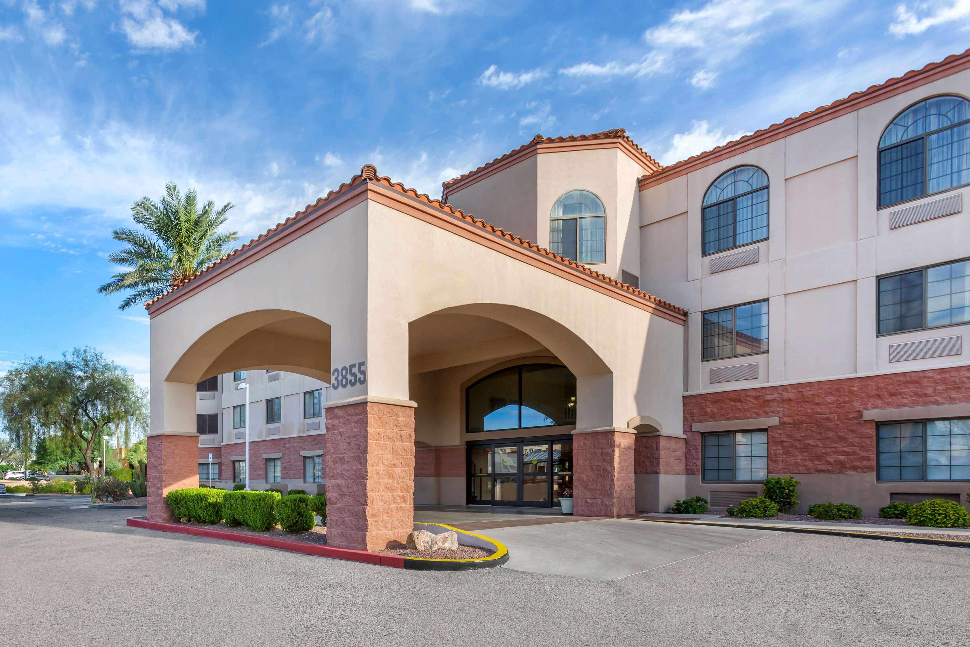 Vista Exterior Hilton Vacation Club Varsity Club Tucson