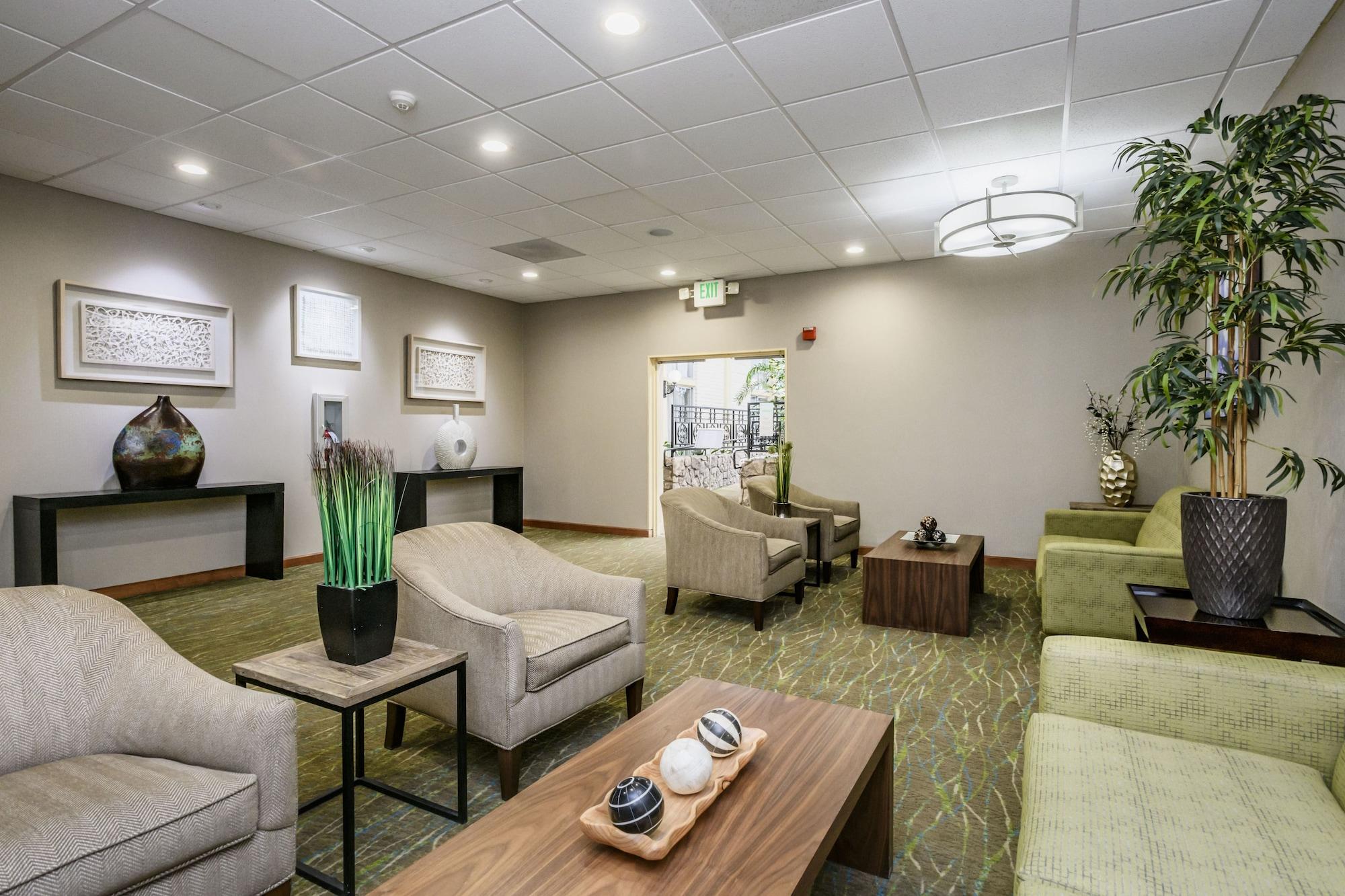 Vista Lobby Wyndham Garden Fresno Yosemite Airport