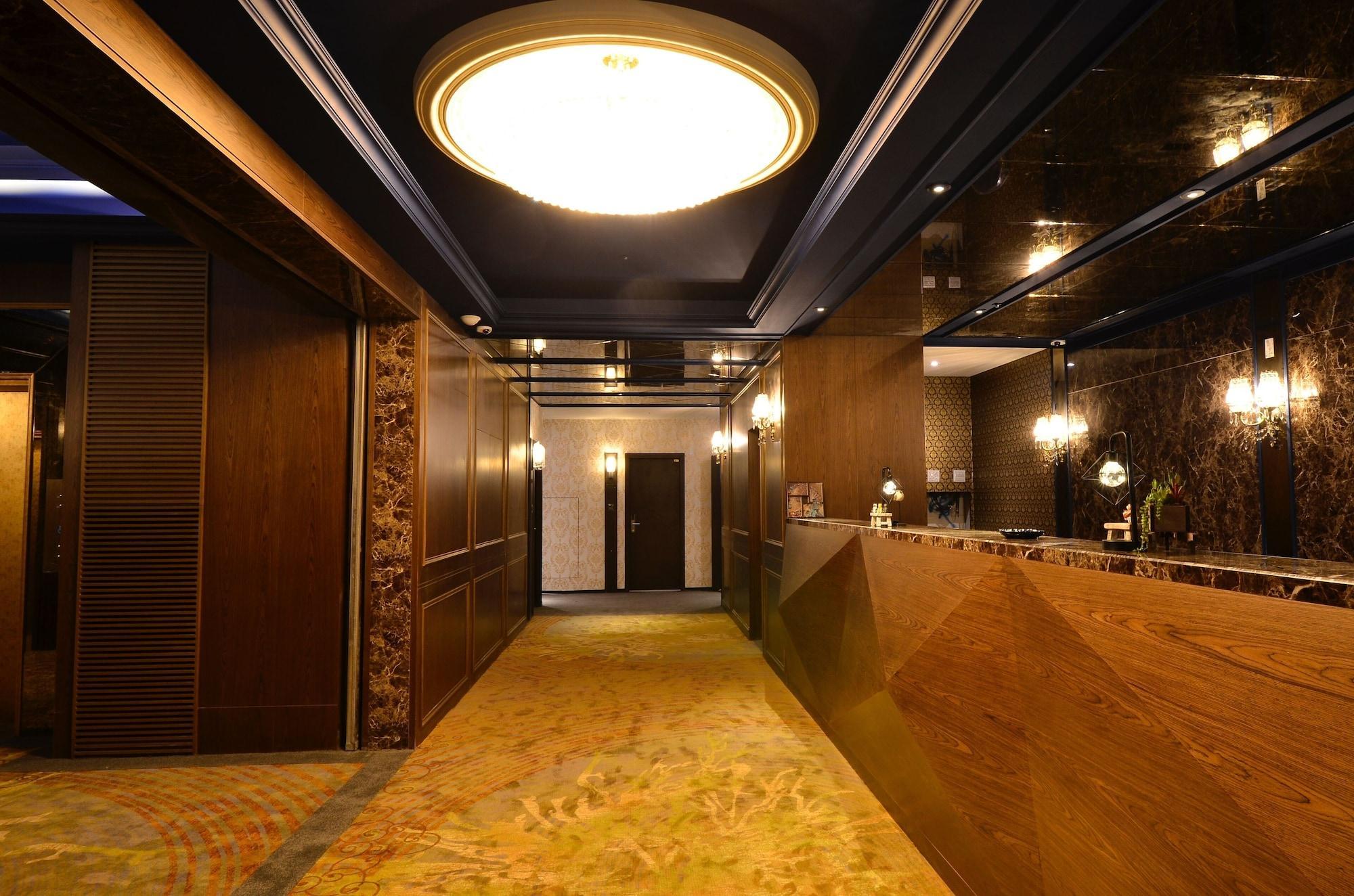 Vista Lobby Mayer Inn
