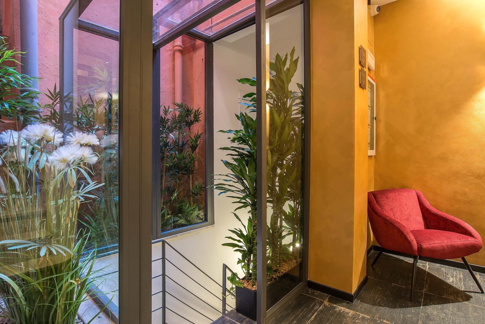 Vista Lobby Navona Essence Hotel