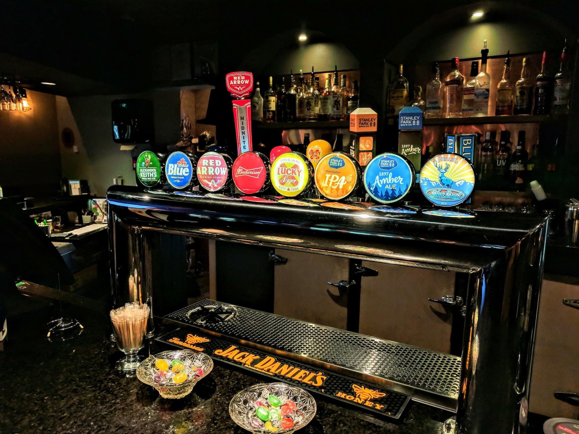 Bar/Salón Riverside Inn