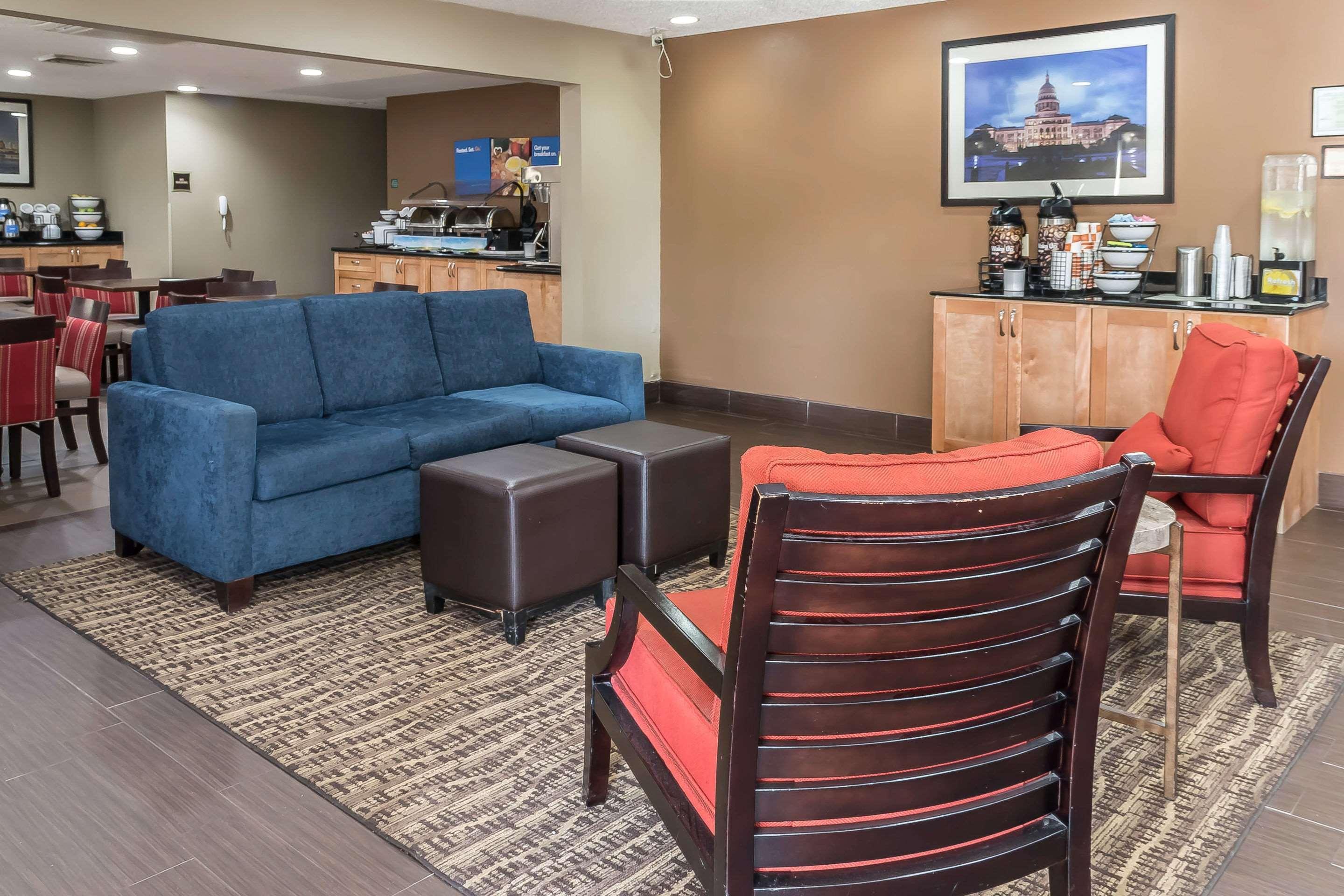 Vista Lobby Comfort Inn Austin