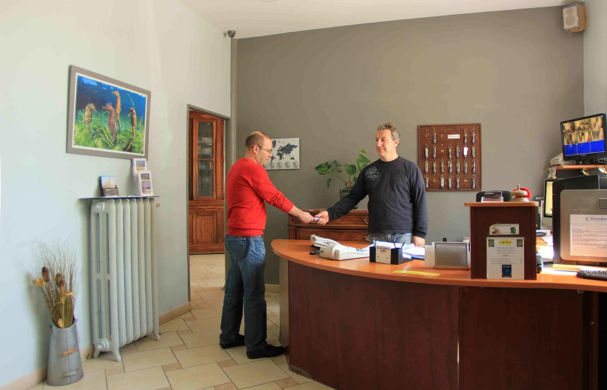 Vista Lobby Le Strasbourg Hotel