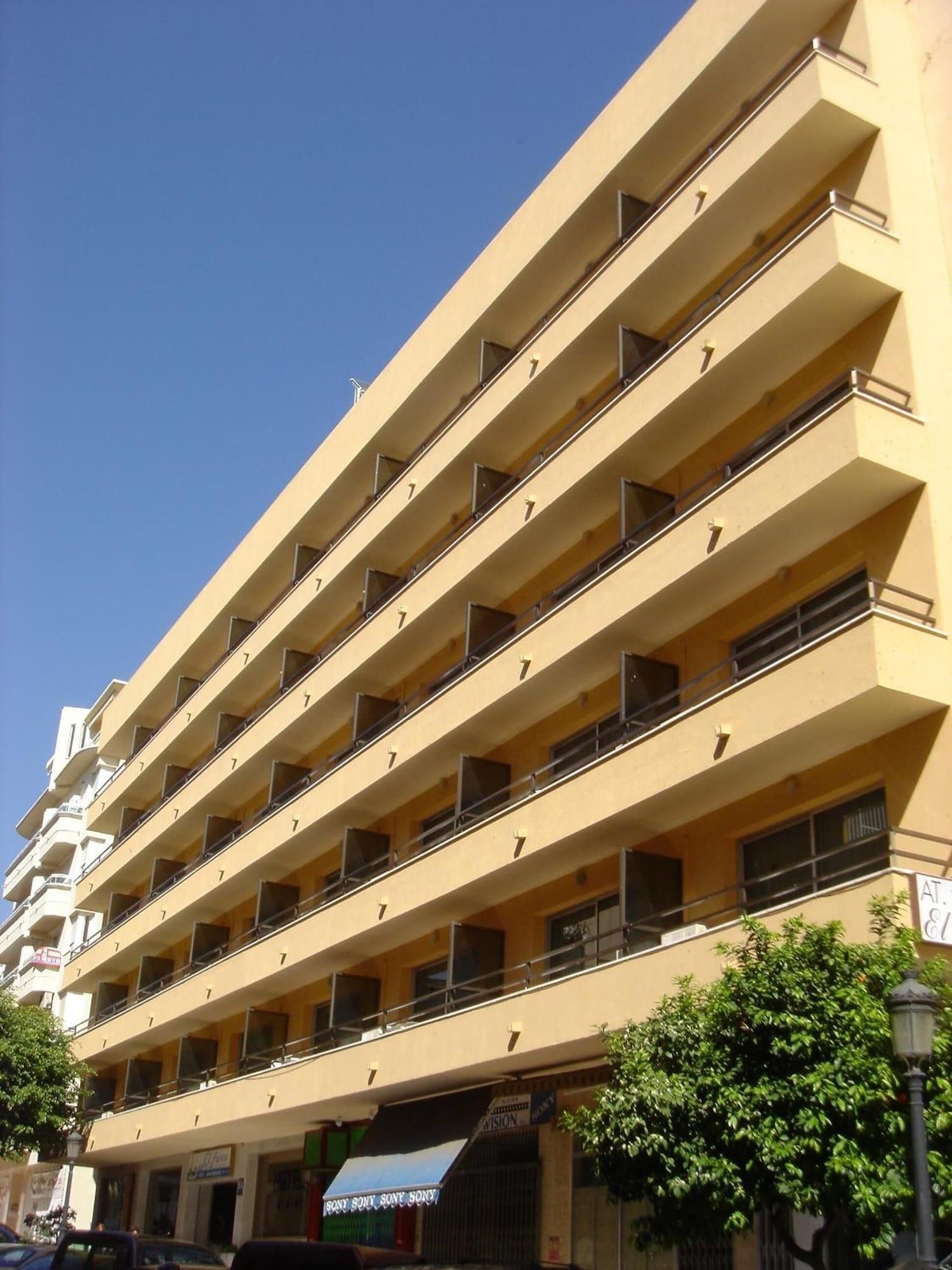 Vista Exterior Hotel El Faro Marbella