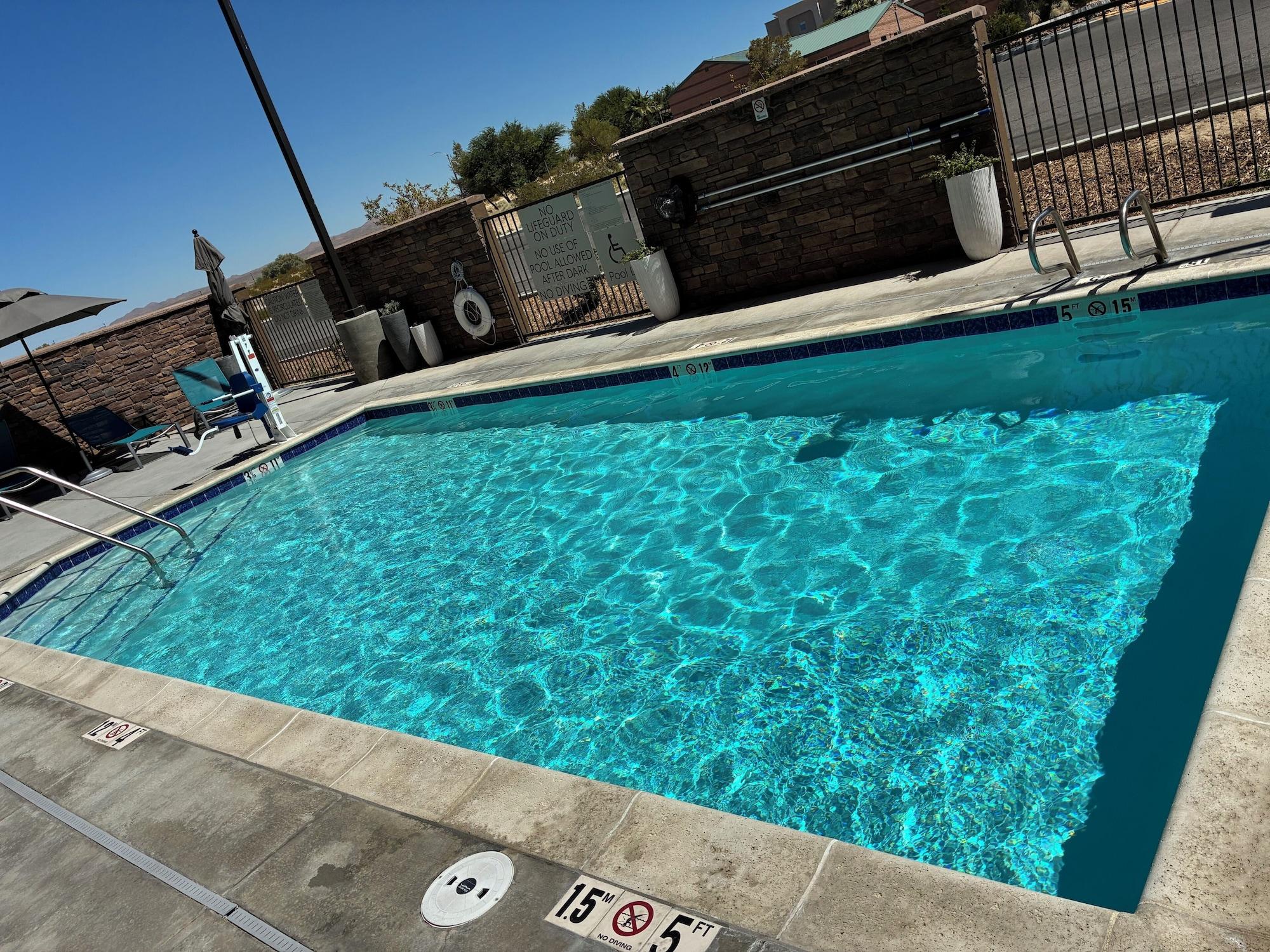 Vista Piscina Towneplace Suites By Marriott Ridgecrest