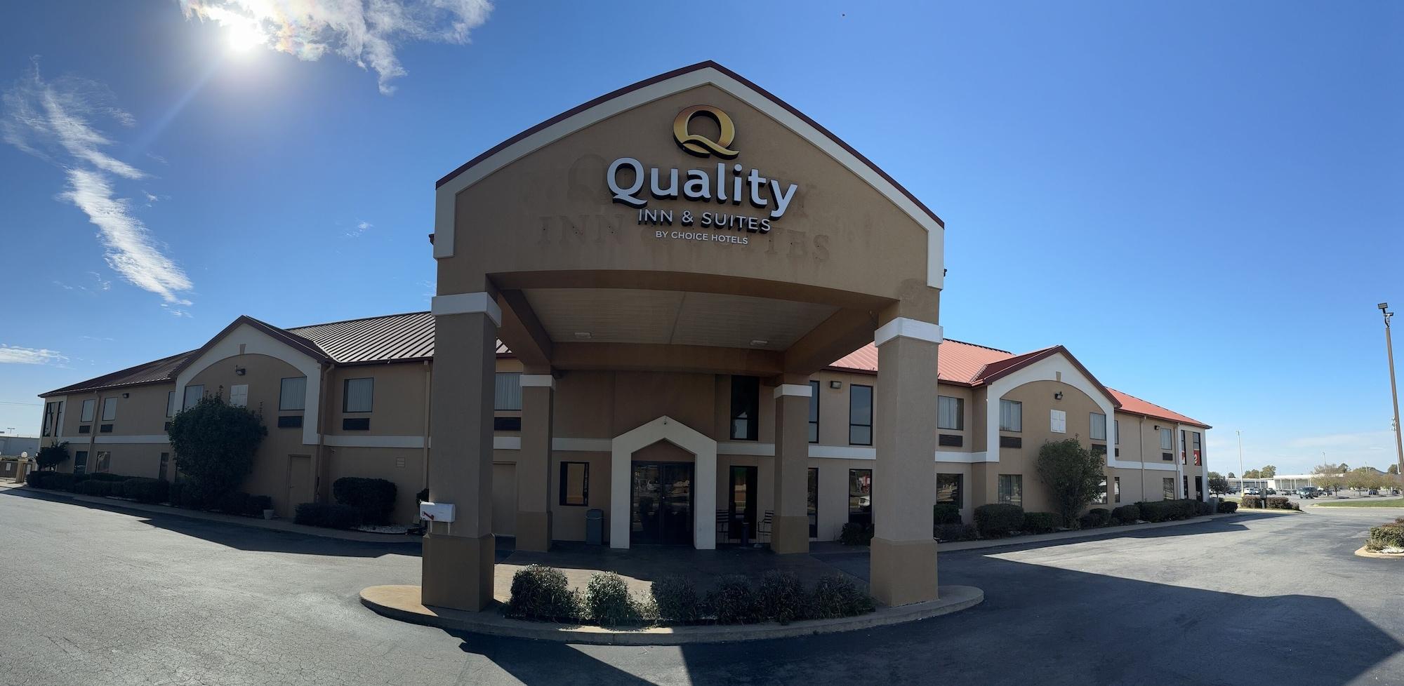 Vista Exterior Quality Inn & Suites Pine Bluff