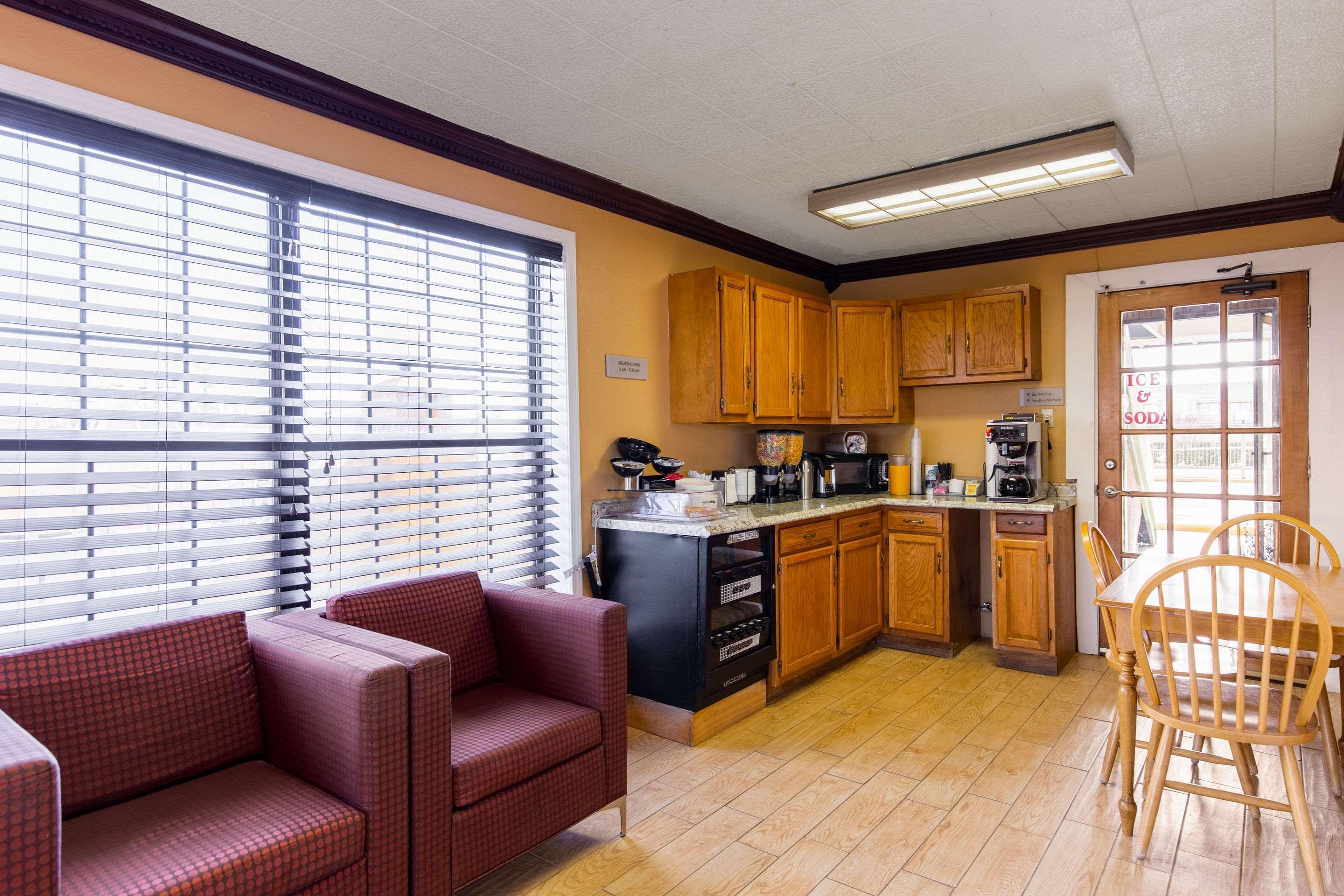 Restaurant Super 8 by Wyndham Waco North I-35