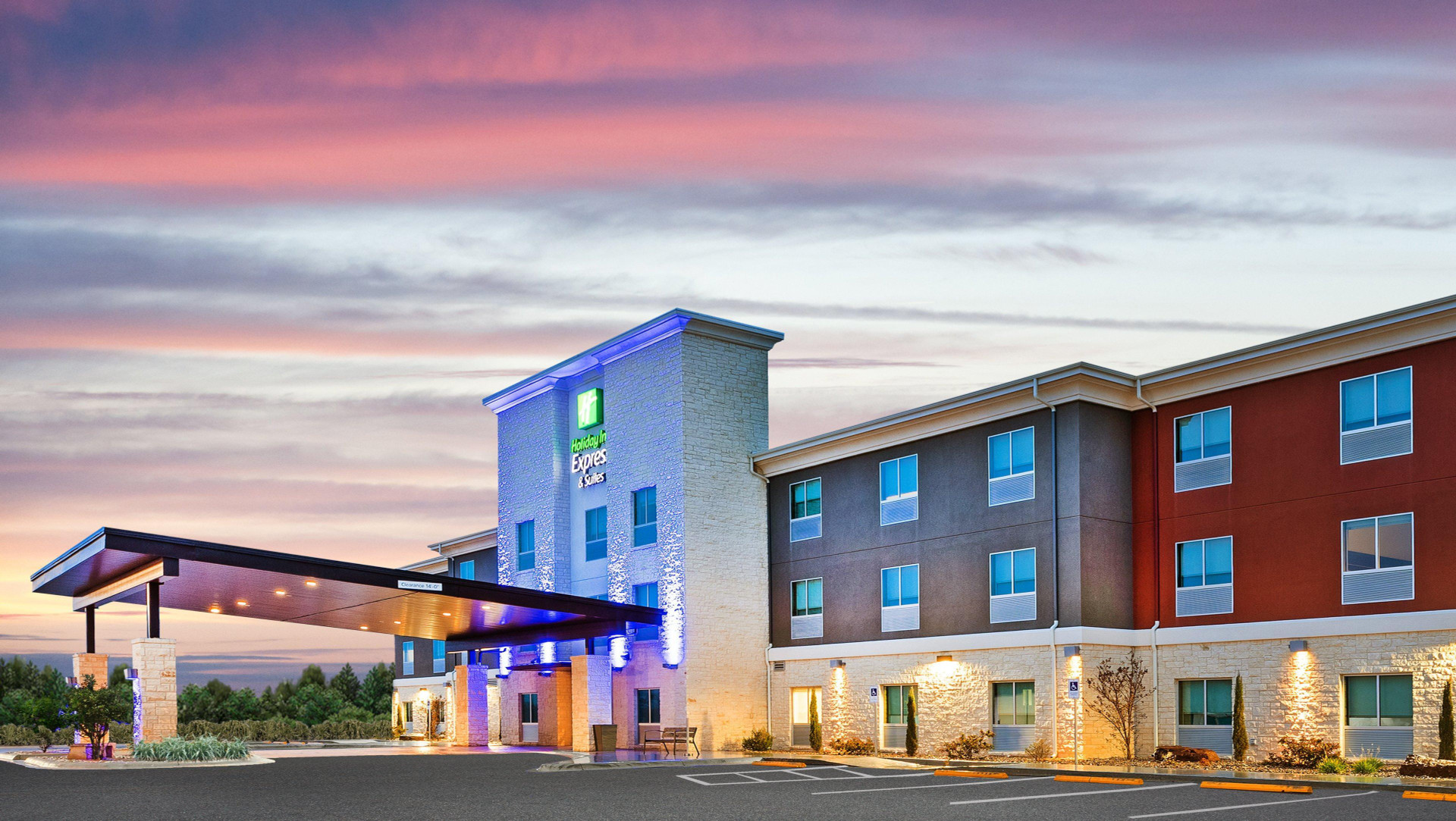 Vista Exterior Holiday Inn Express & Suites Junction by IHG