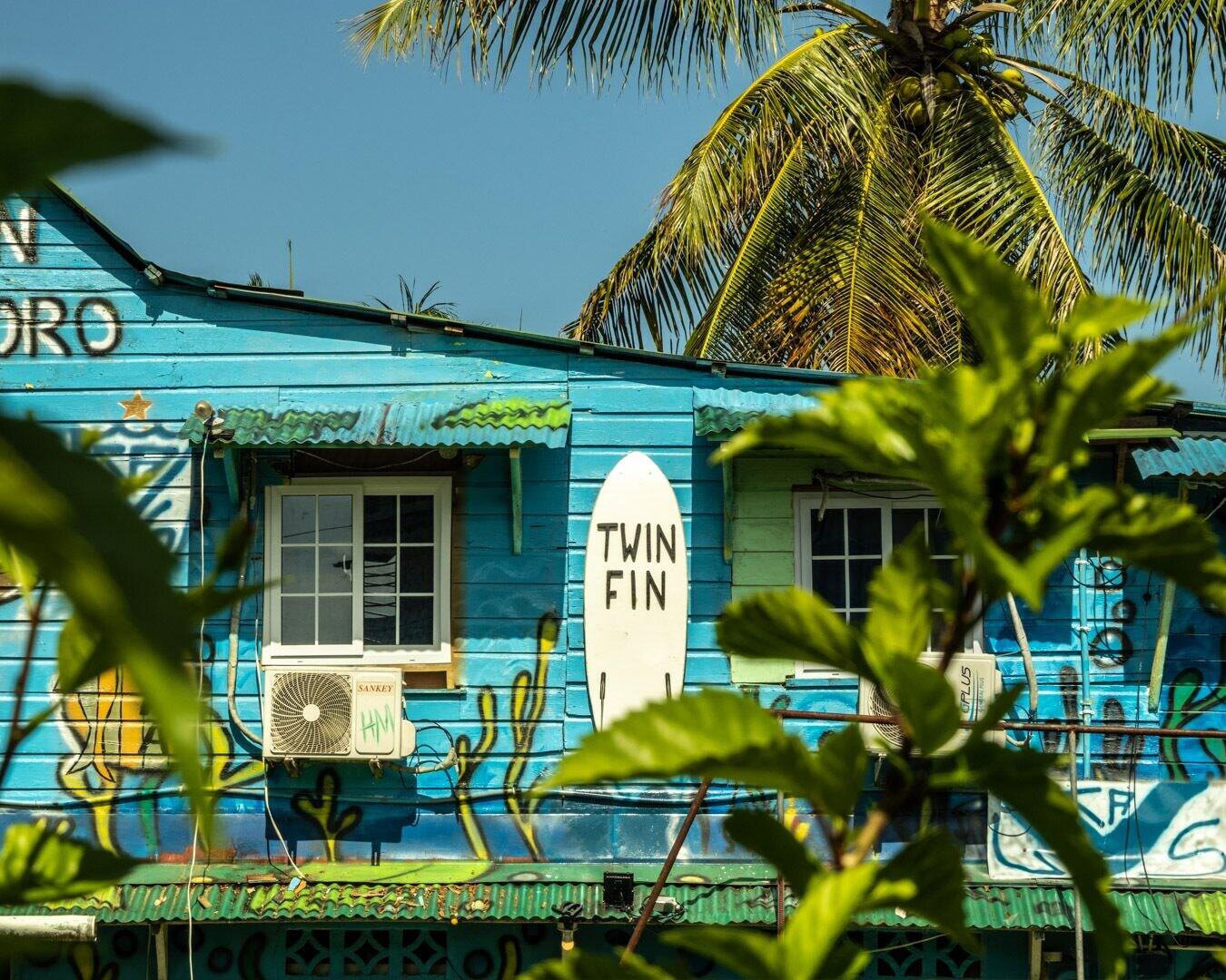 Varios Twin Fin Hostels
