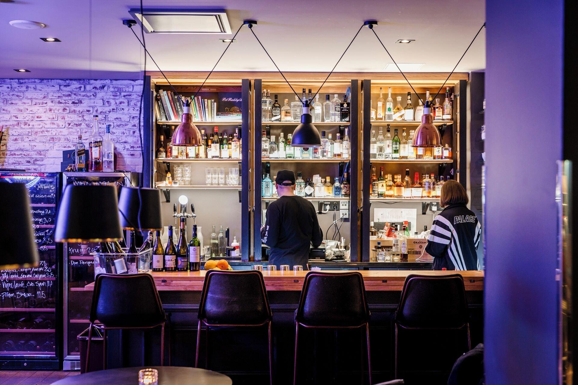 Bar/Salón Hotel F6