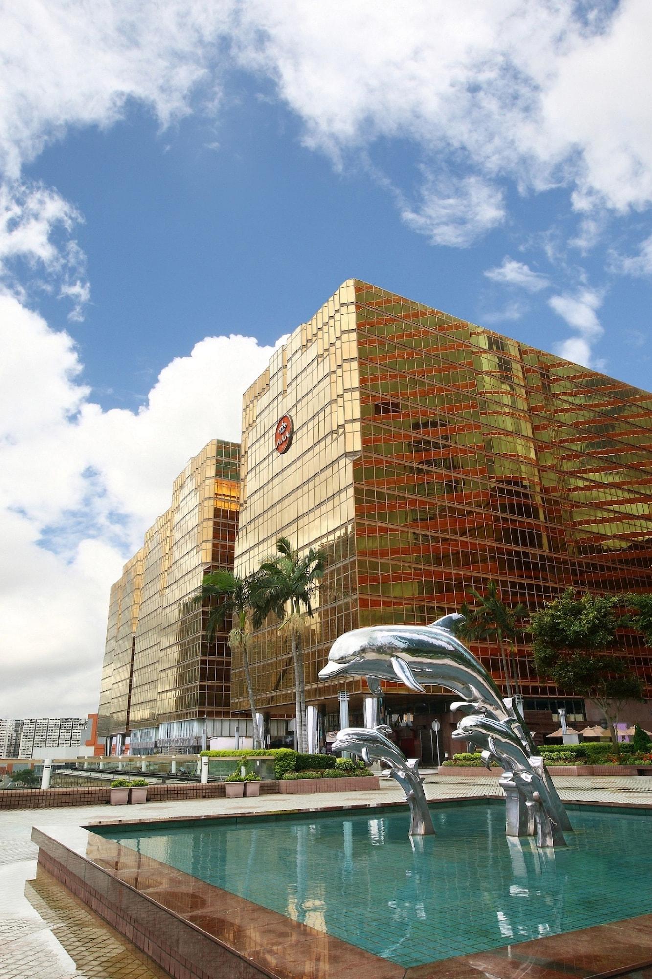 Vista Exterior The Royal Pacific Hotel & Towers
