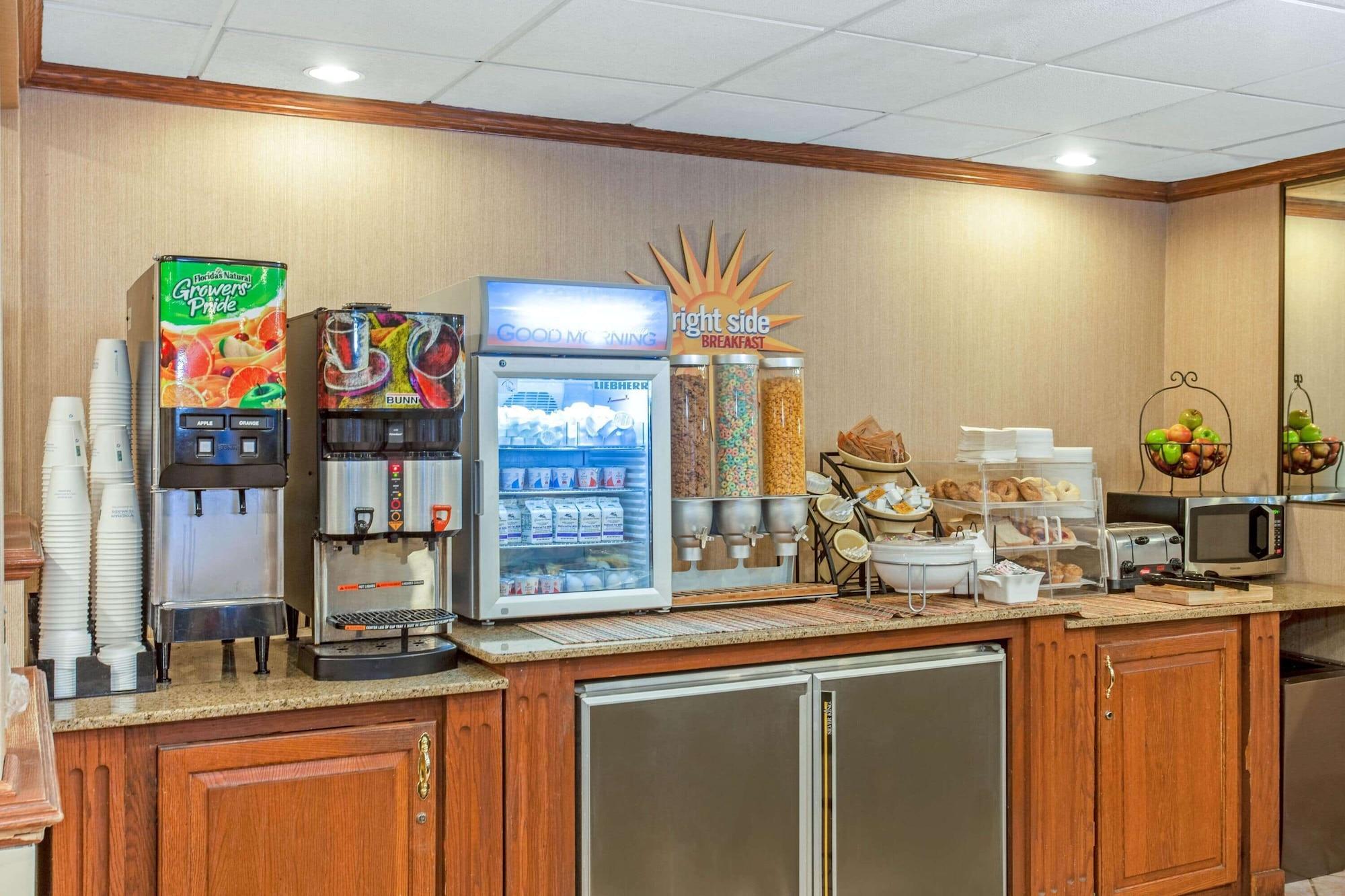 Restaurant La Quinta Inn by Wyndham Milwaukee Airport / Oak Creek