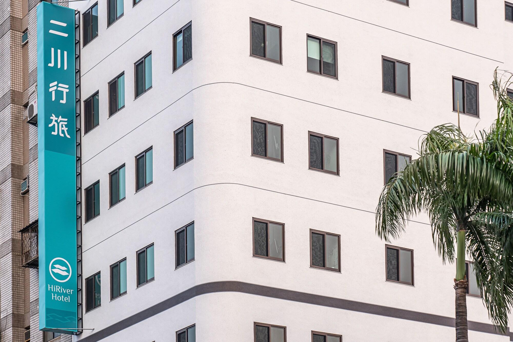 Varios HiRiver Hotel