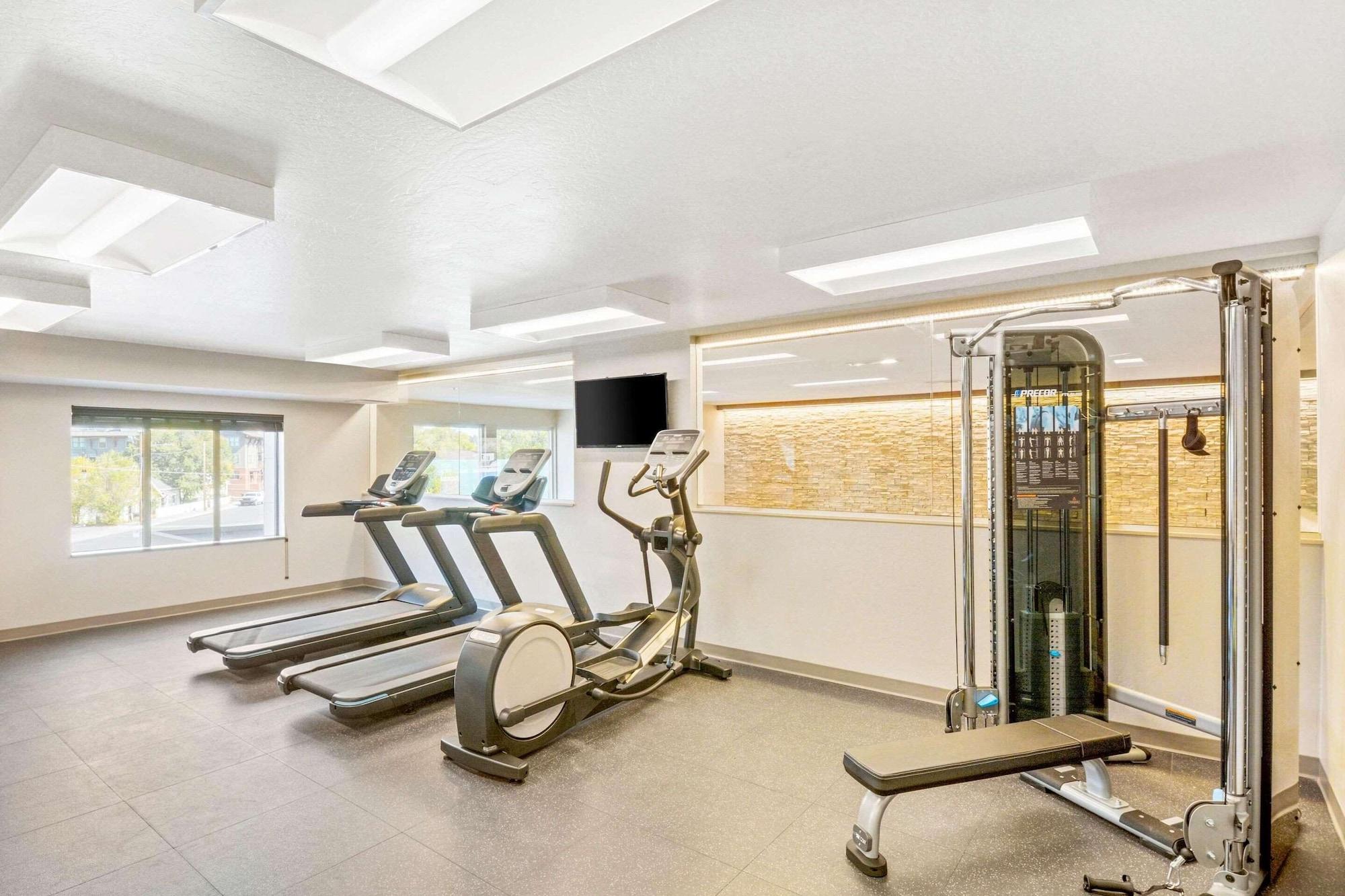 Gimnasio Country Inn & Suites by Radisson, Flagstaff Downtown, AZ