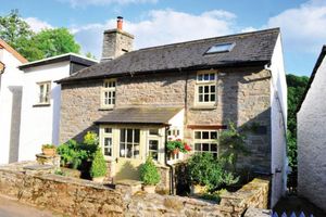 Alquiler Vacacional - Pretty Stone Cottage: Hot Tub, Real Fire, Wifi & Riverside Views