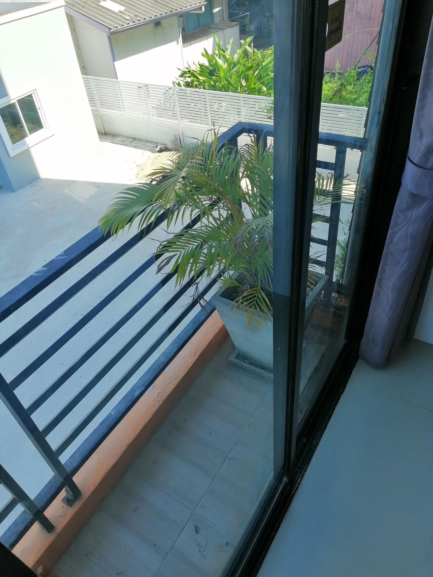Varios Kaocharoen Place