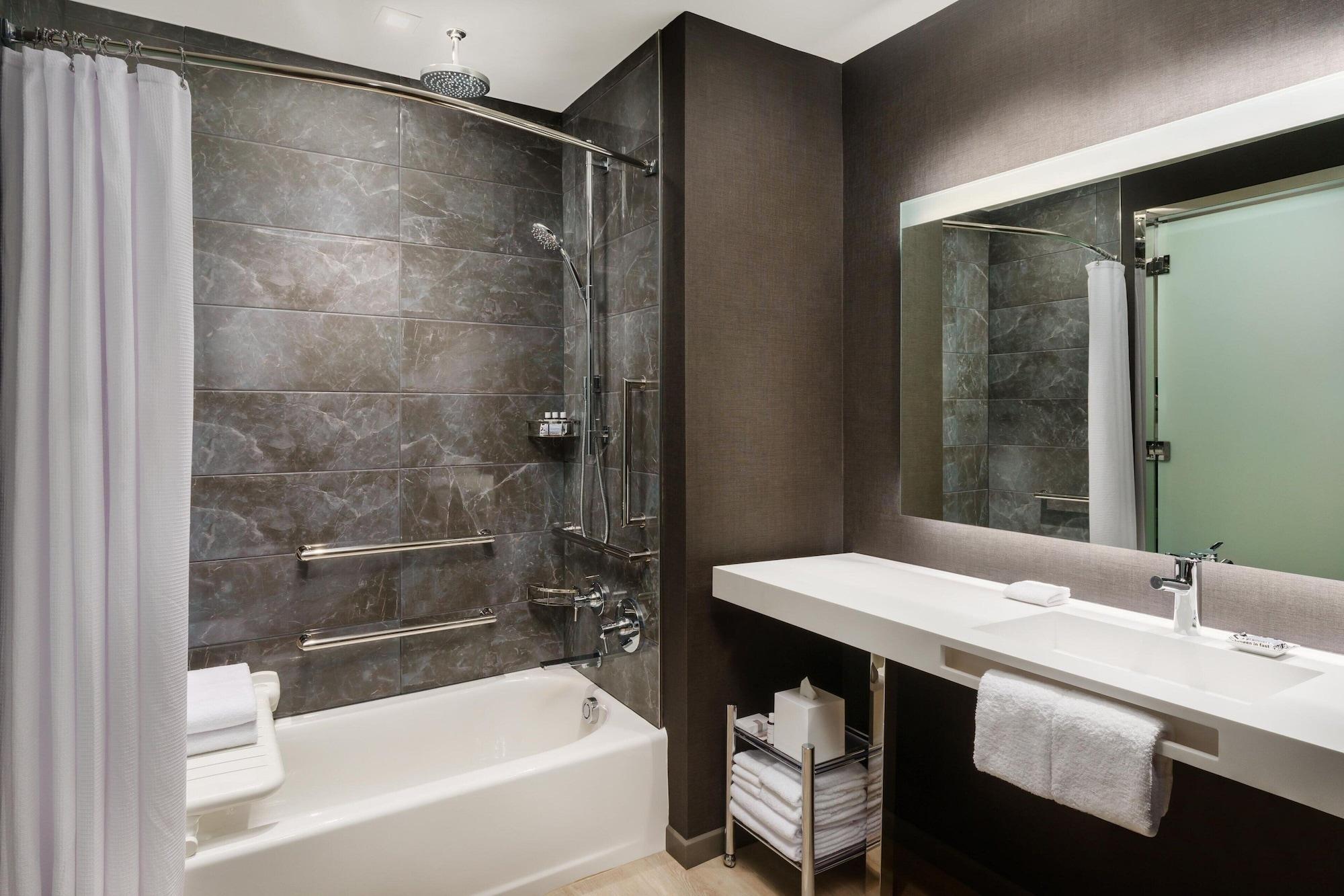 Equipamiento de Habitación AC Hotel by Marriott Raleigh Downtown