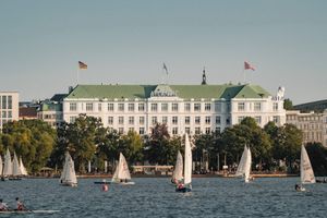 Paquete - Hotel Atlantic Hamburg, Autograph Collection