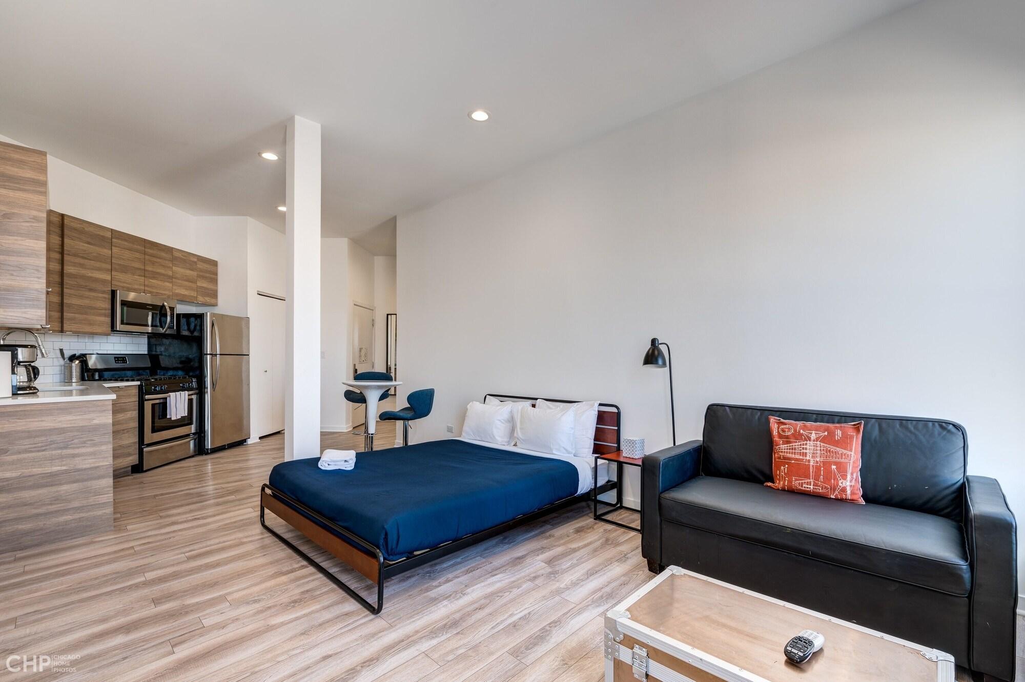 Varios River West, Second Floor Chicago by 747 Lofts