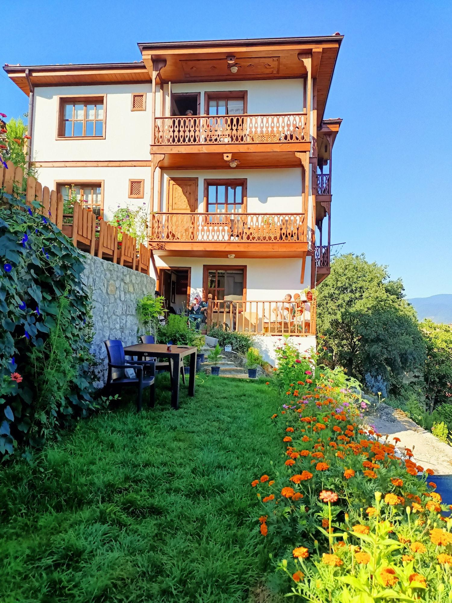 Vista Exterior Gunes VIP Konak Otel