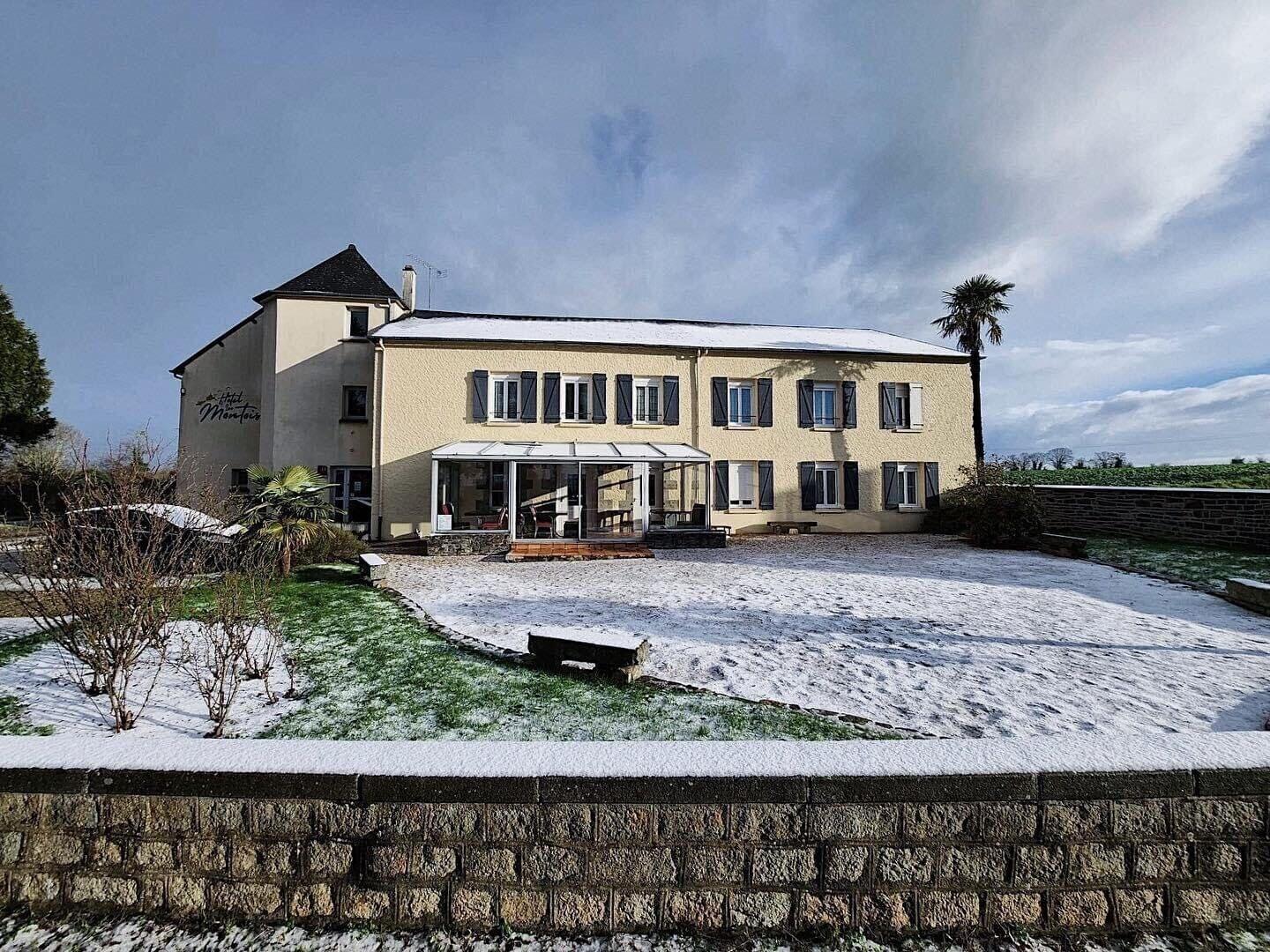 Vista Exterior Hotel Les Montois