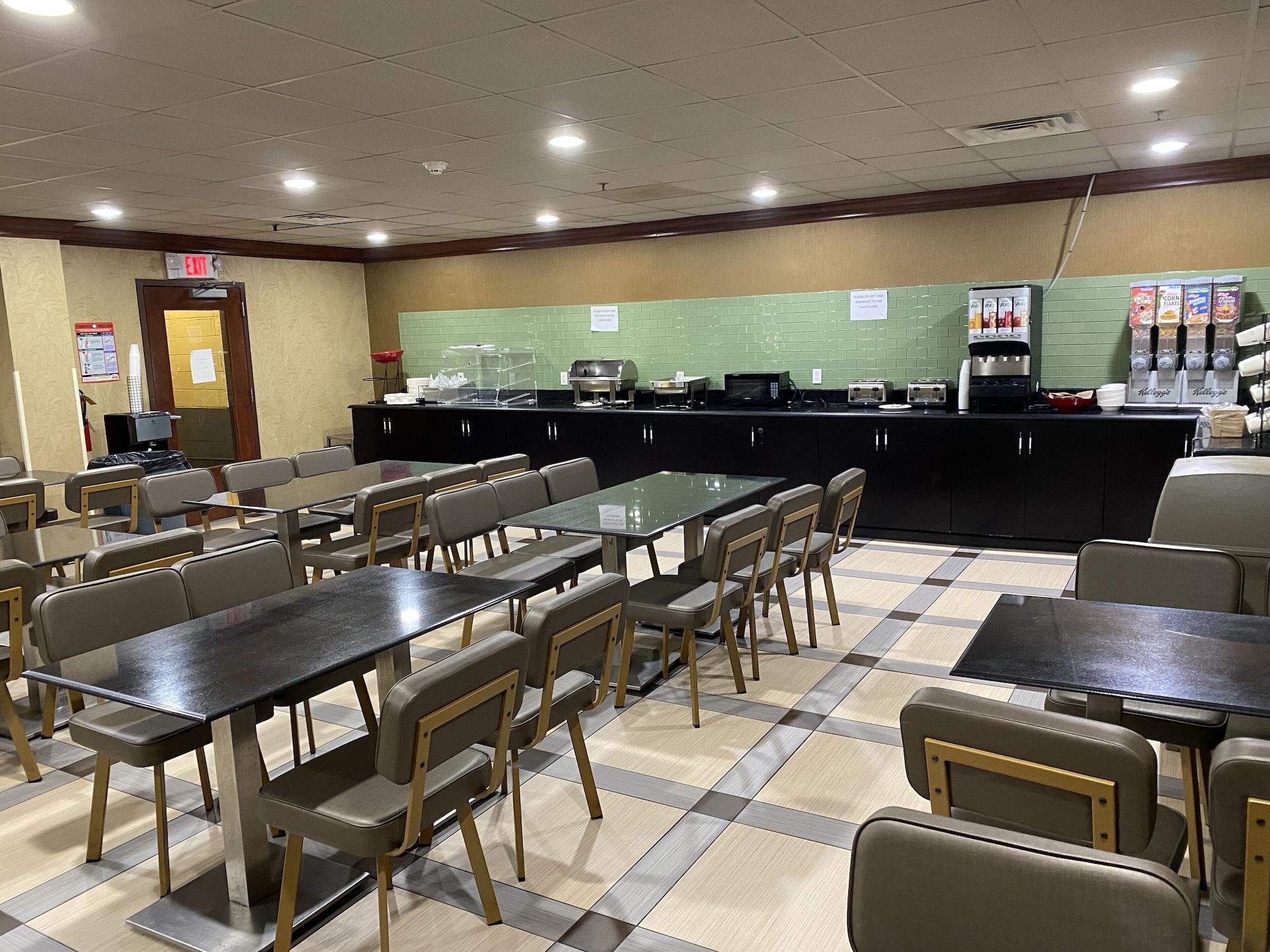 Restaurant Ramada by Wyndham Rochelle Park Near Paramus