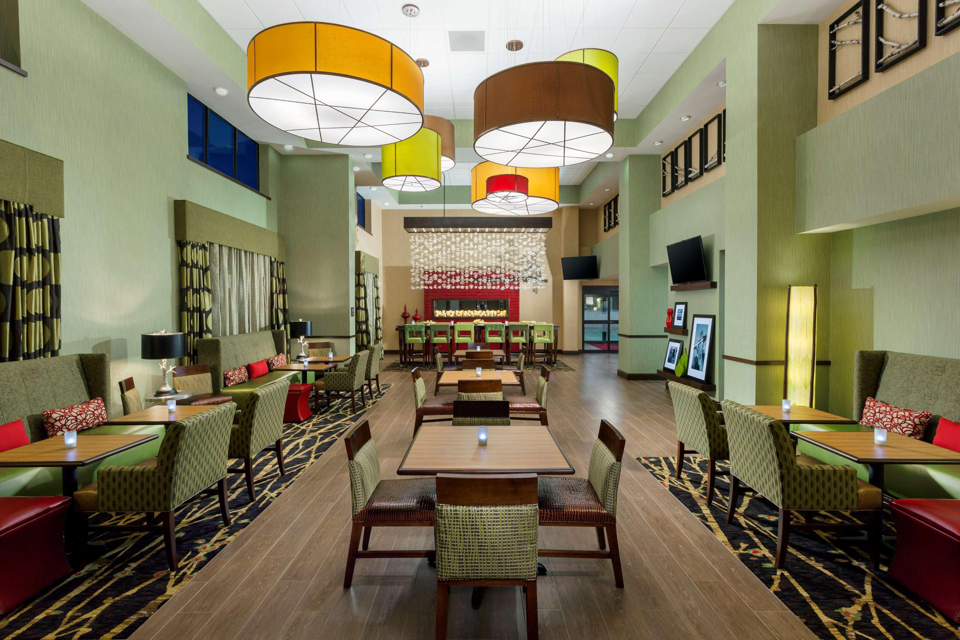 Vista Lobby Hampton Inn & Suites Williamsport-Faxon Exit