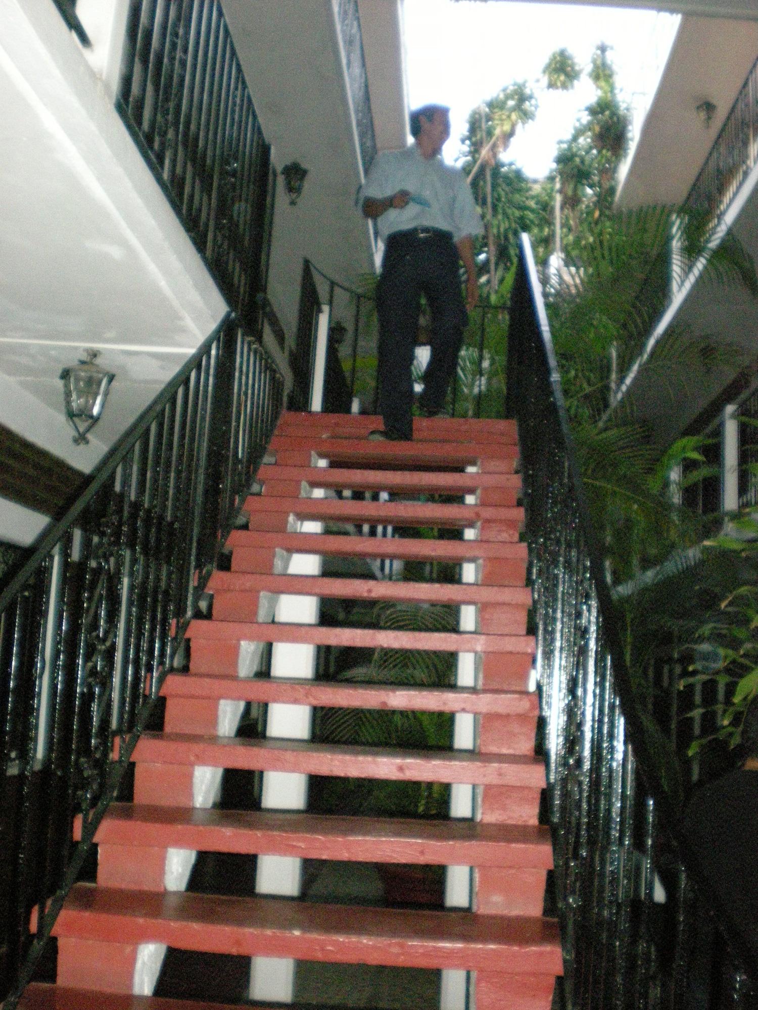 Varios Hotel Azteca