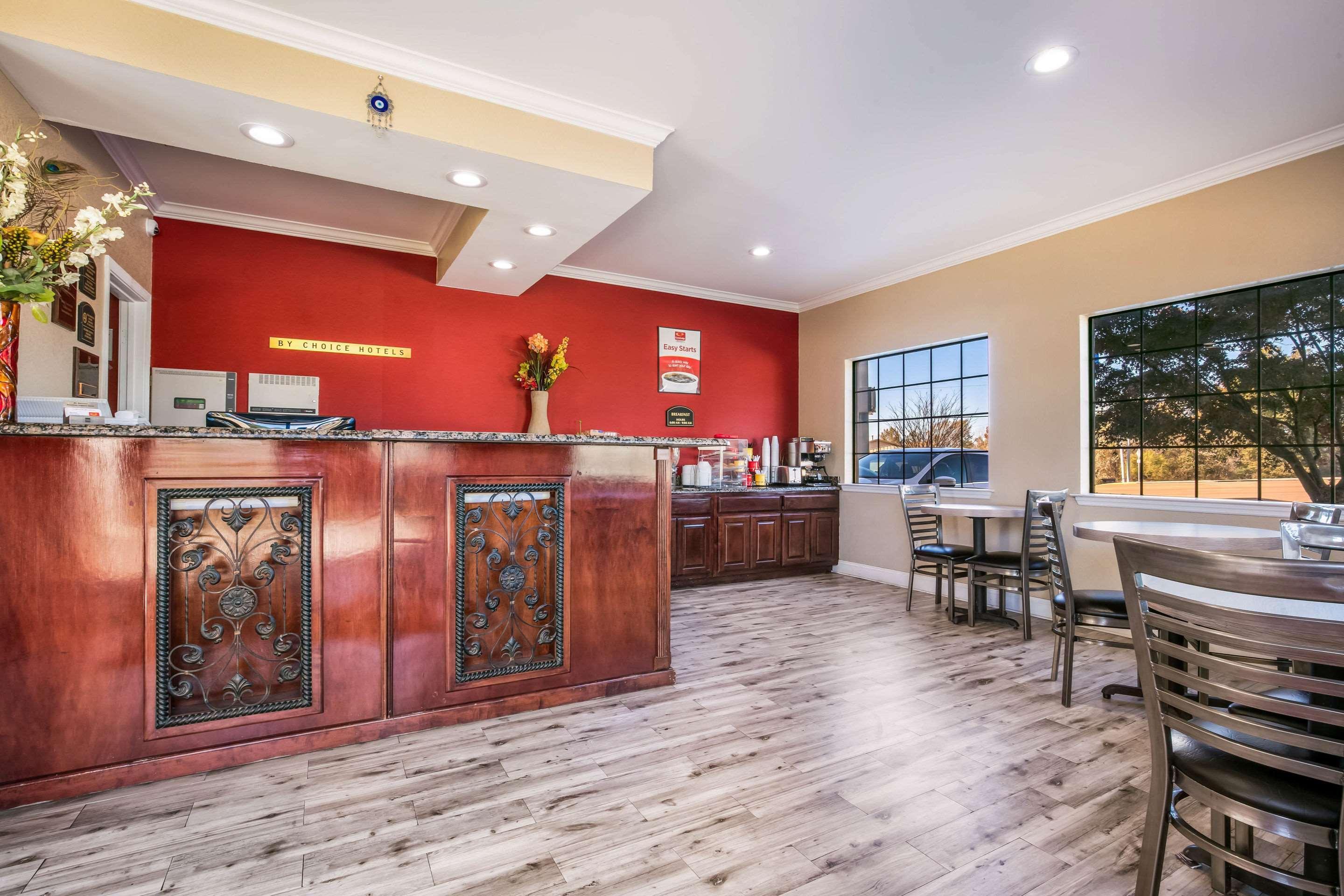 Vista Lobby Econo Lodge And Suites
