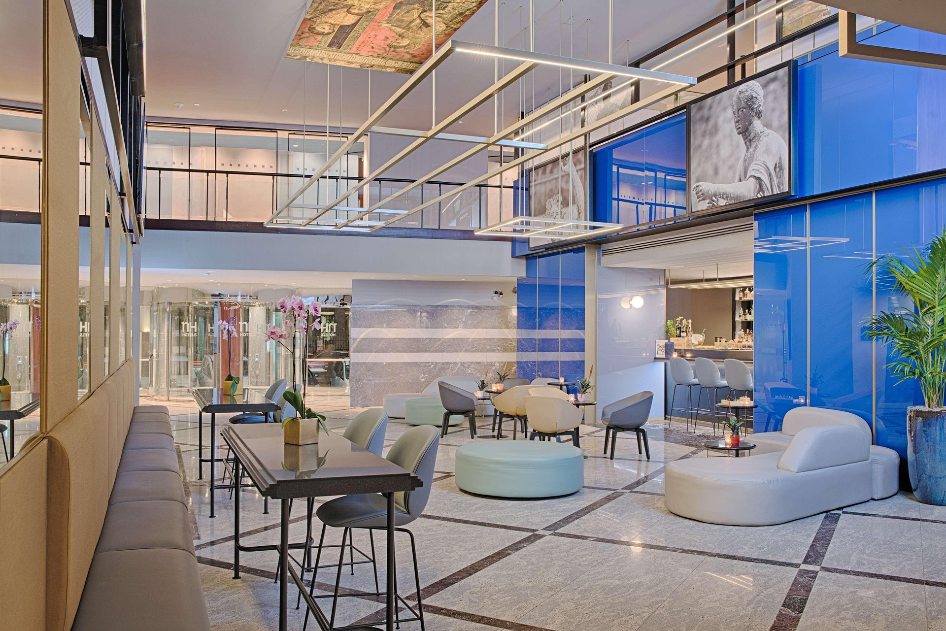 Vista Lobby NH Napoli Panorama
