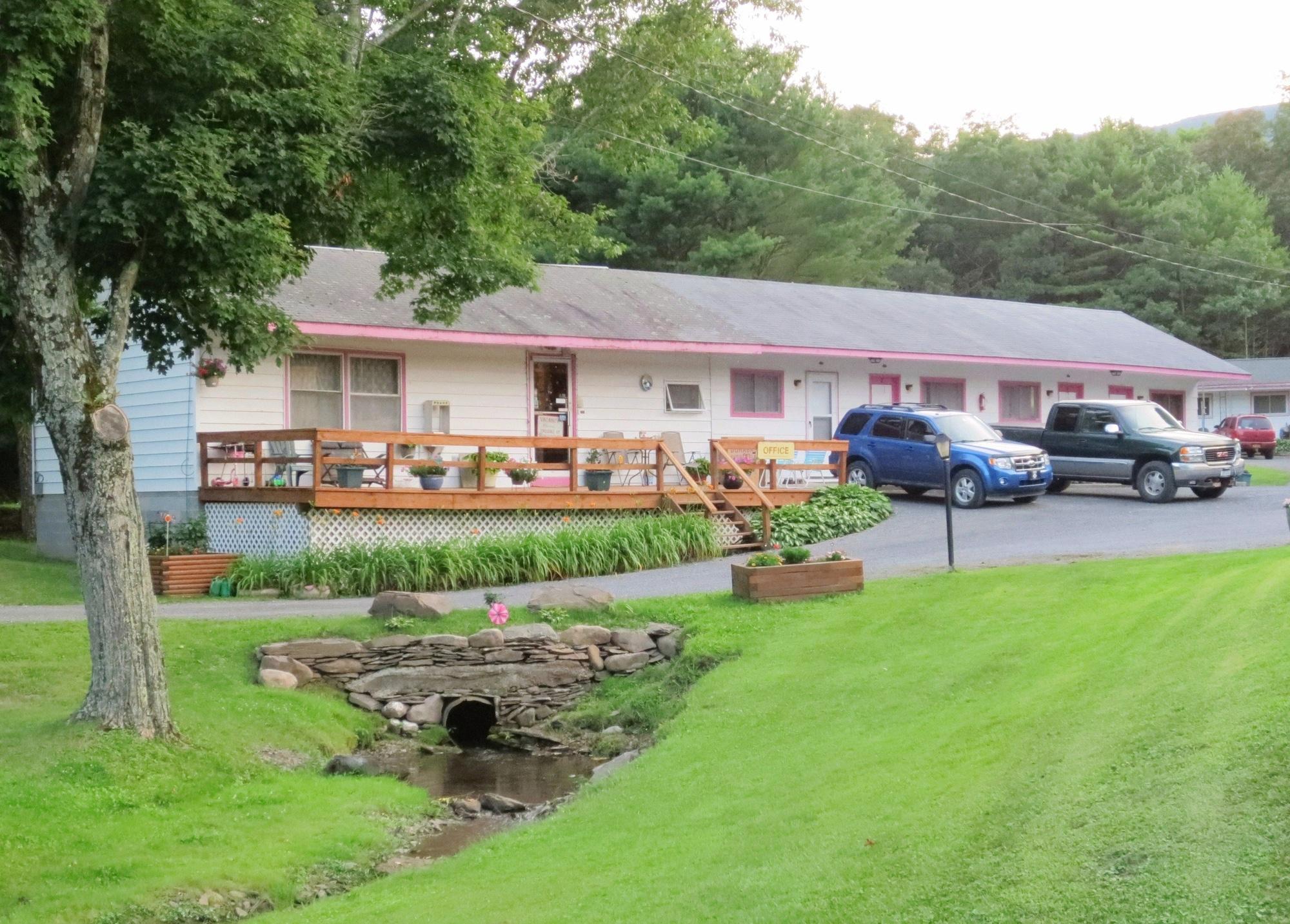 Vista Exterior Four Seasons Motel