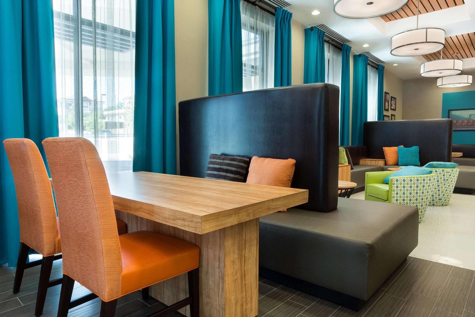 Vista Lobby Heritage Inn & Suites San Antonio Airport, Trademark Wyndham