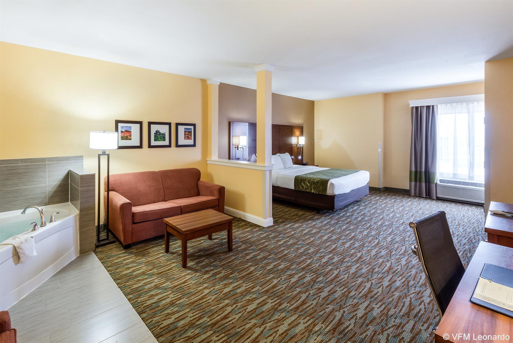 Vista Exterior Comfort Suites Cotulla near I-35