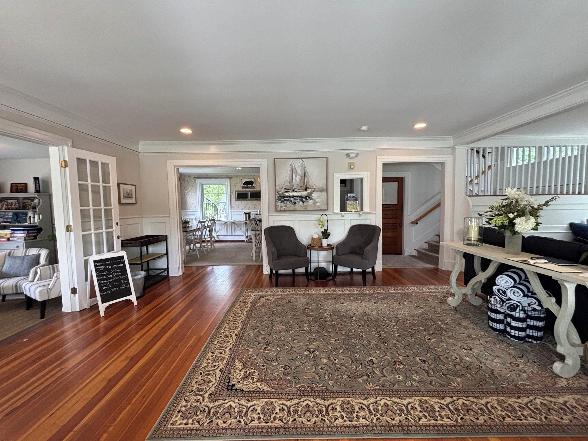 Vista Lobby The Harbor Inn