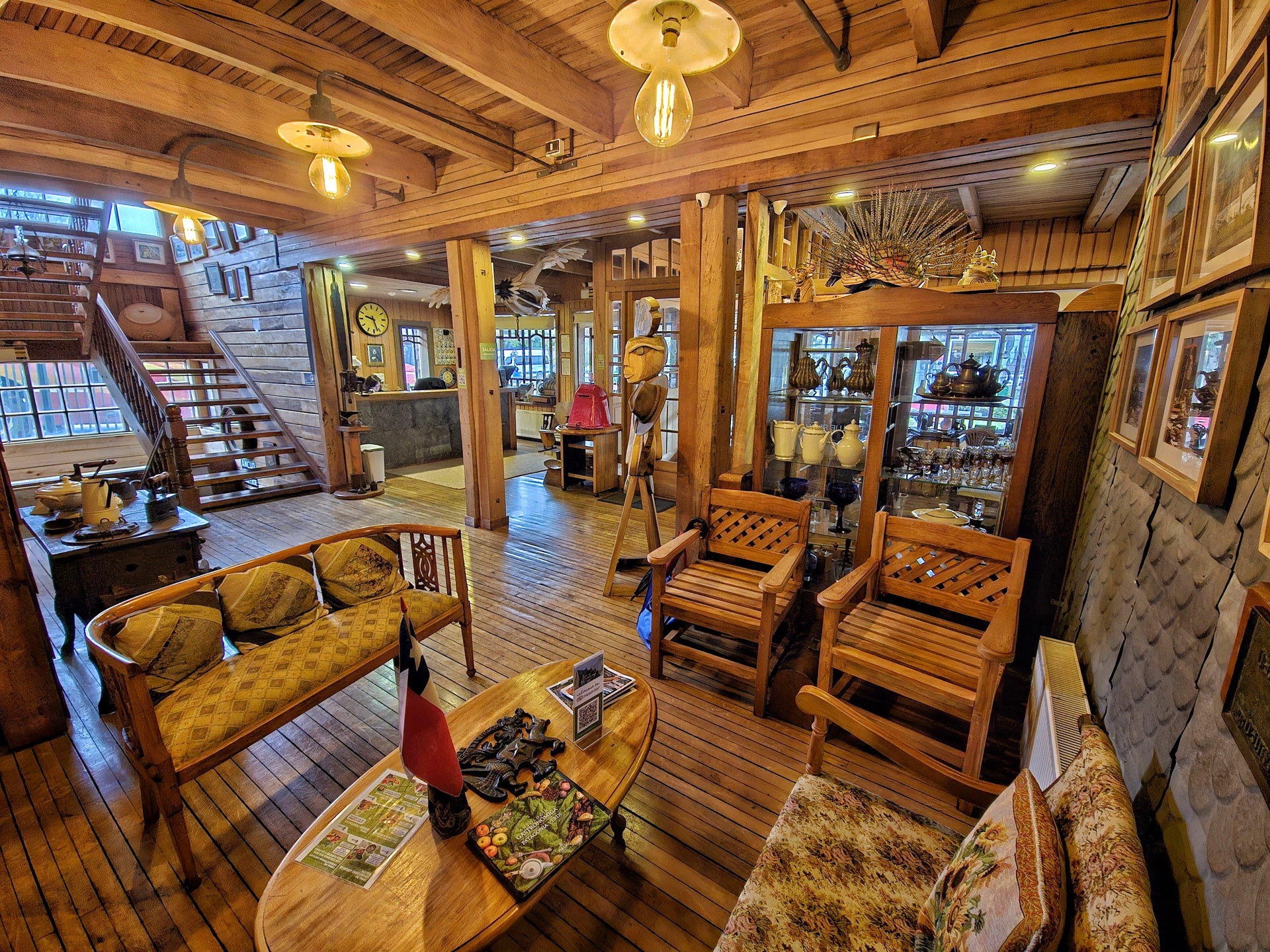 Vista Lobby Hotel Museo El Greco Puerto Varas