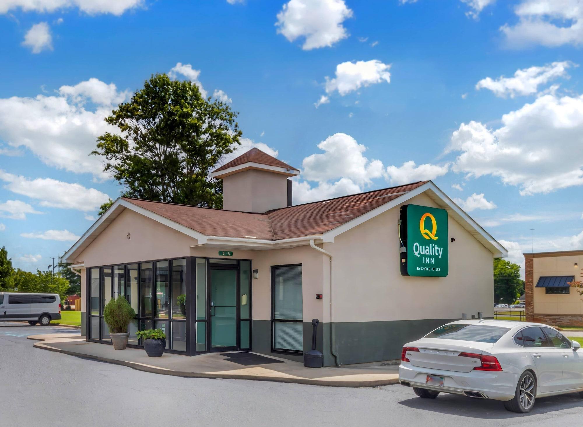 Vista Exterior Quality Inn Madison - Huntsville