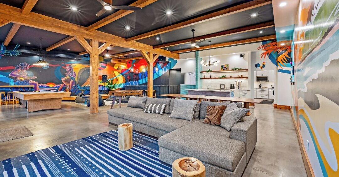 Varios Howzit Hostels