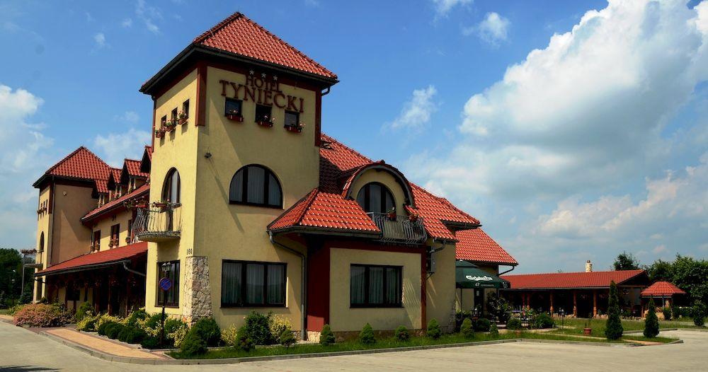Vista Exterior Hotel Tyniecki