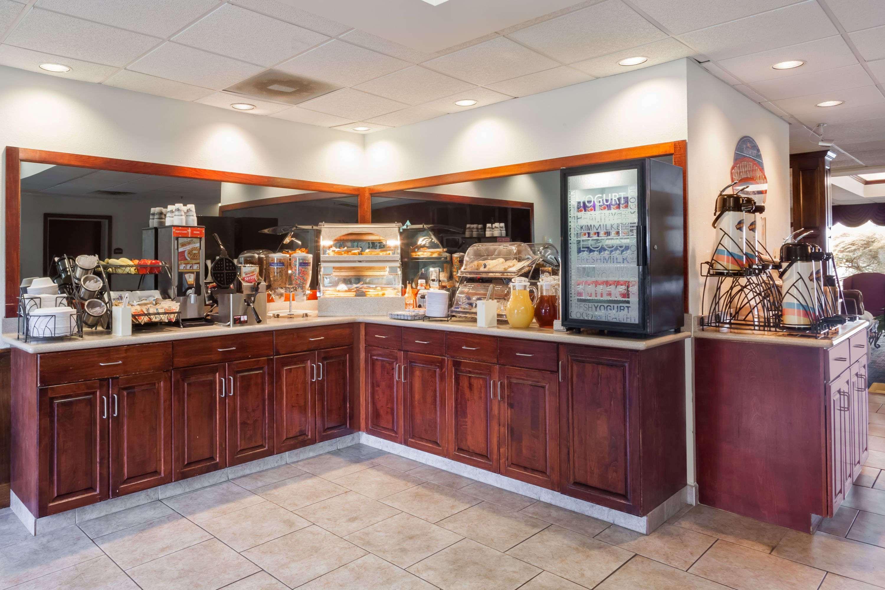 Restaurant Baymont by Wyndham Madisonville