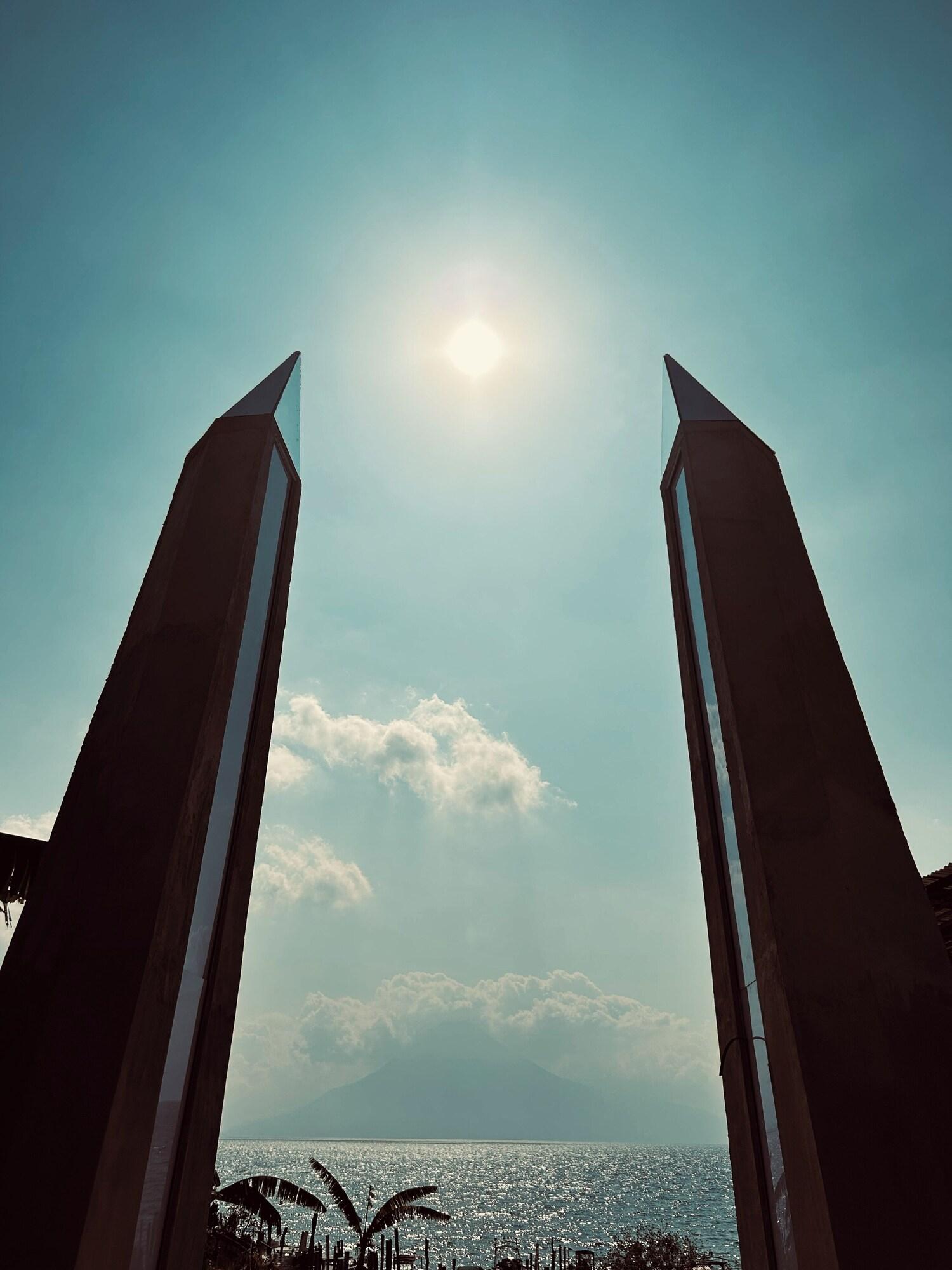 Bar/Salón The Lakefront Panajachel by Tzanjuyu