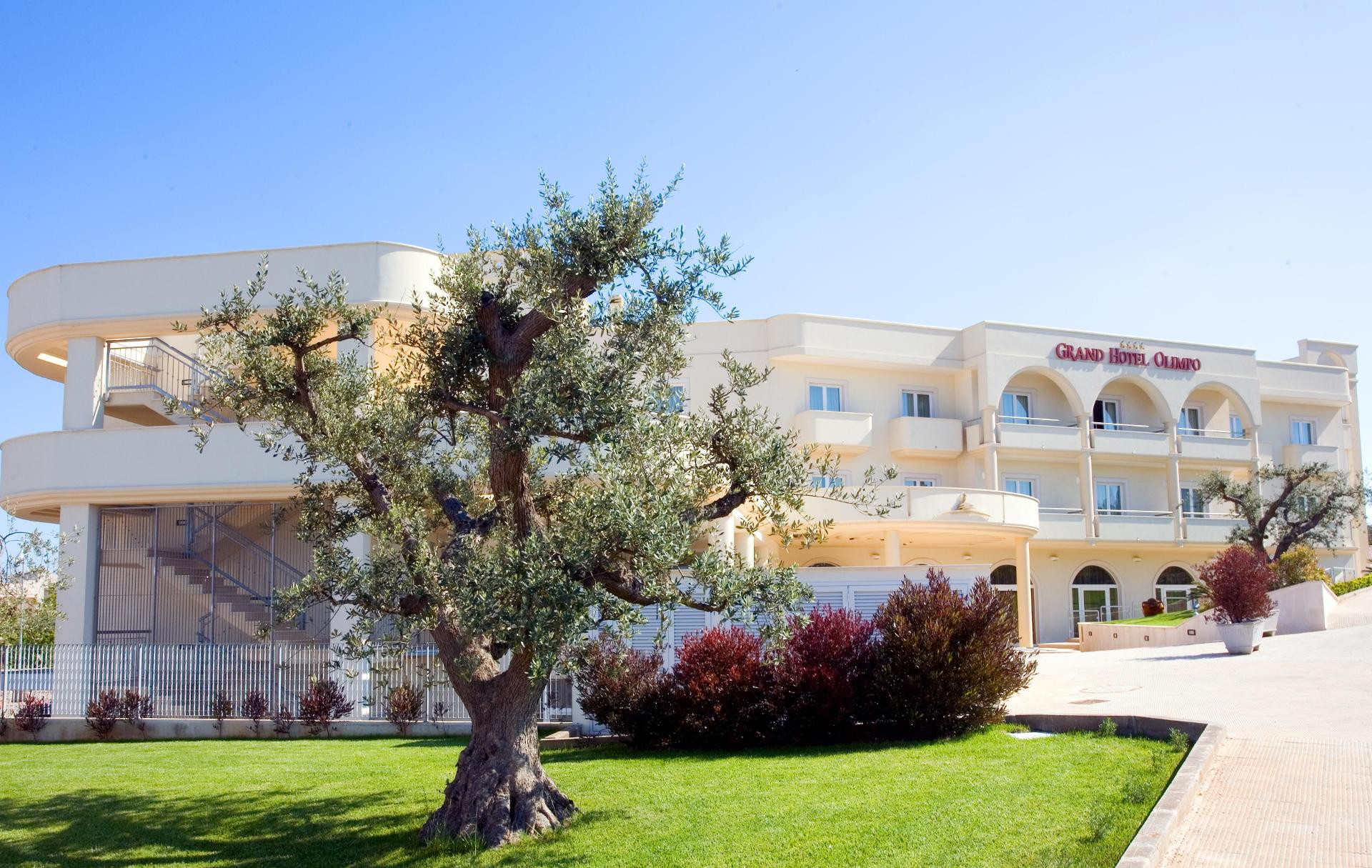 Vista Exterior Grand Hotel Olimpo