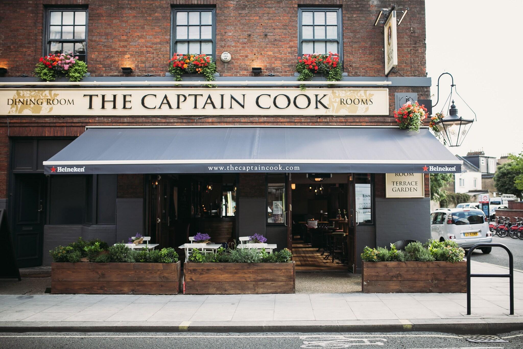Vista Exterior The Captain Cook Hotel