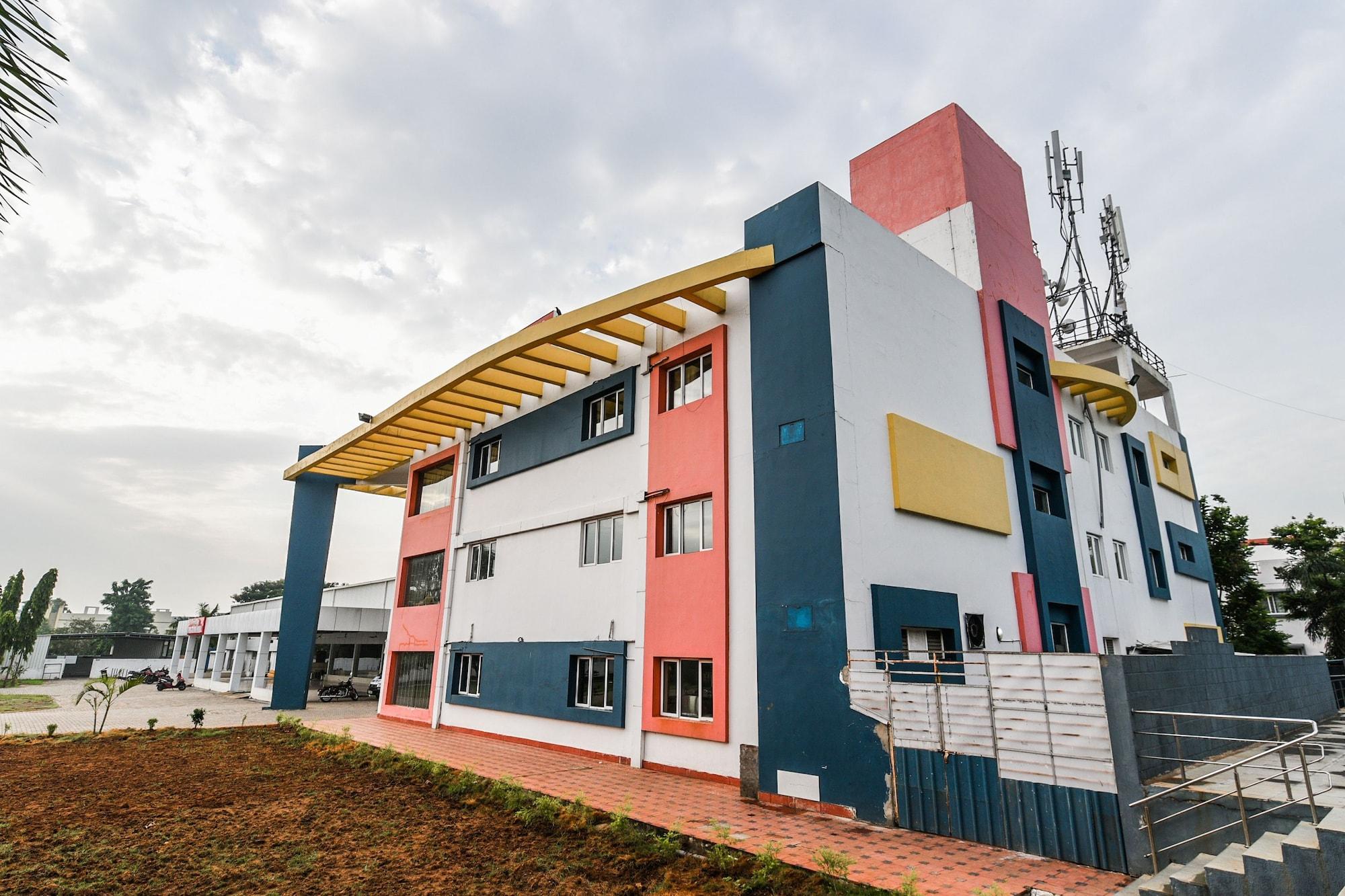 Vista Exterior OYO 16633 Green City Club House