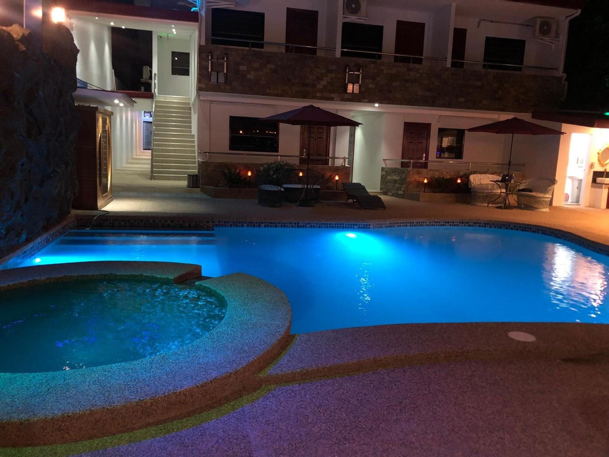 Vista Piscina Out Back