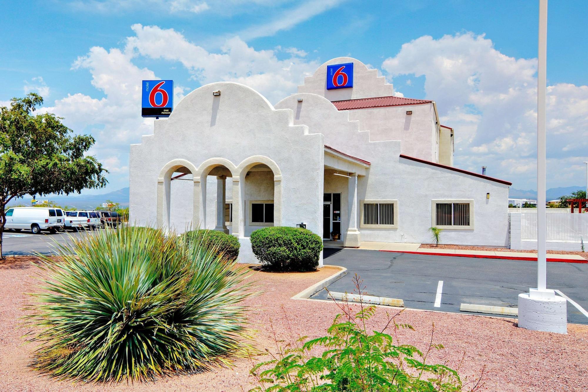 Vista Exterior Motel 6 Benson