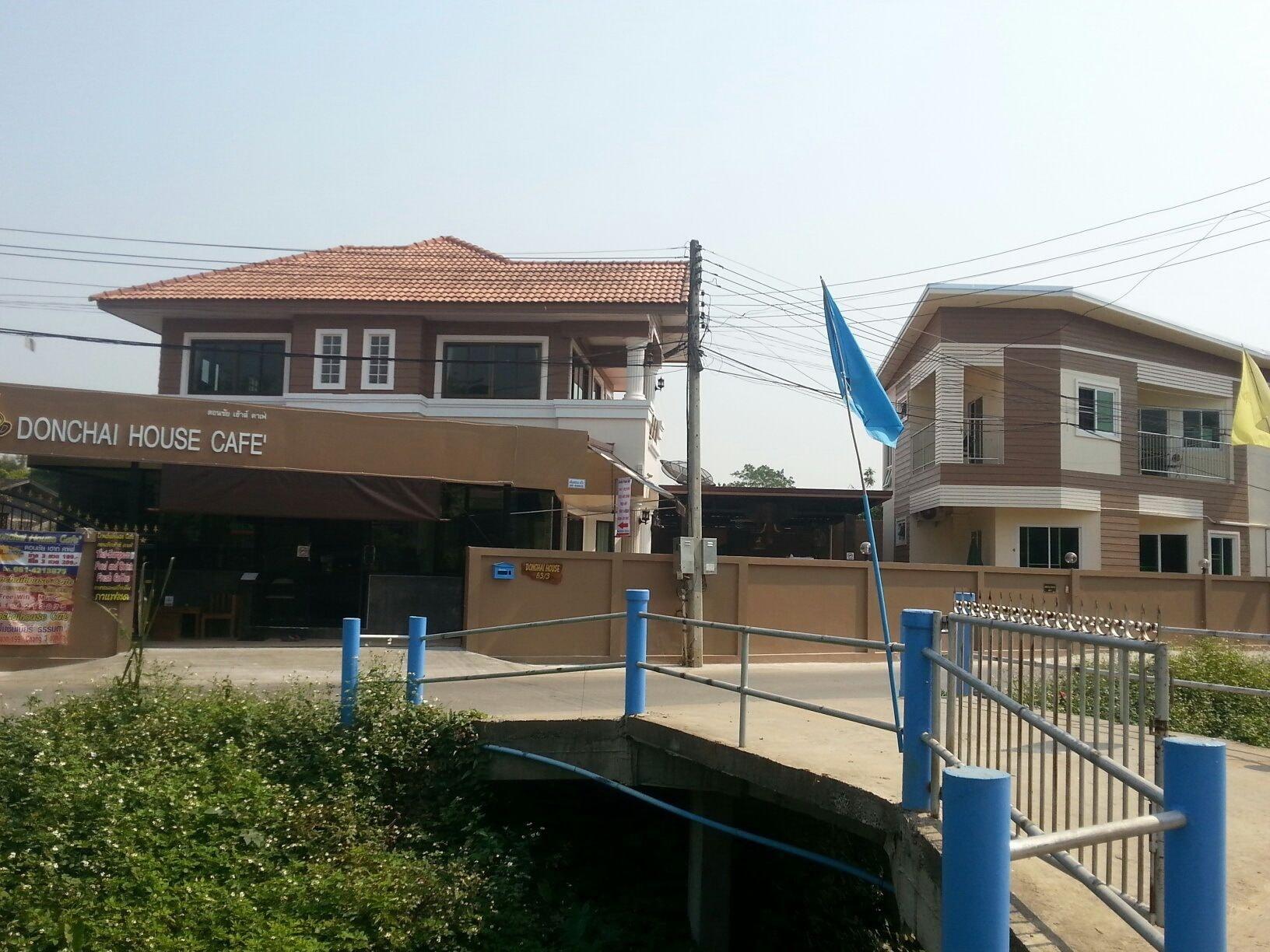 Vista Exterior Donchai House