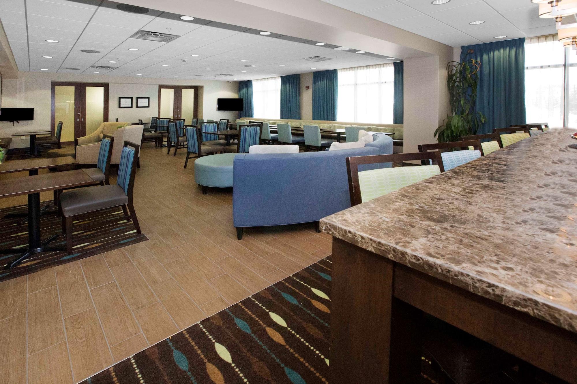 Vista Lobby Hampton Inn Pittsburgh-Bridgeville