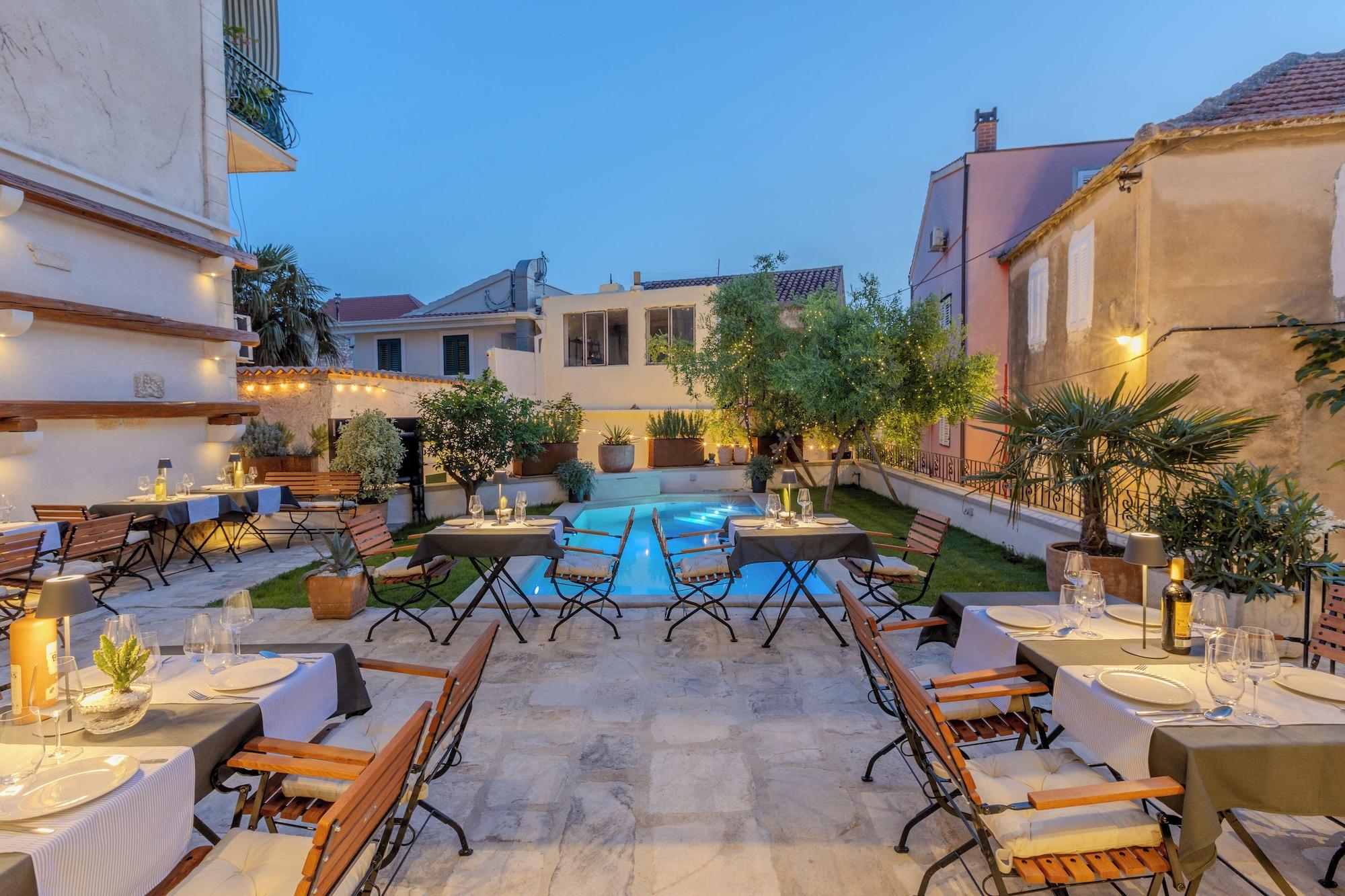 Bar/Salón Casa Columba