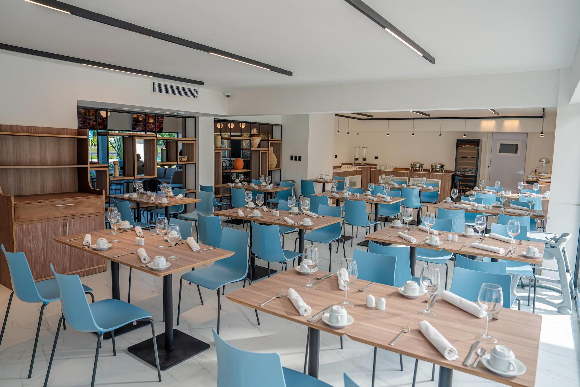 Restaurant Days Inn By Wyndham Juan Dolio