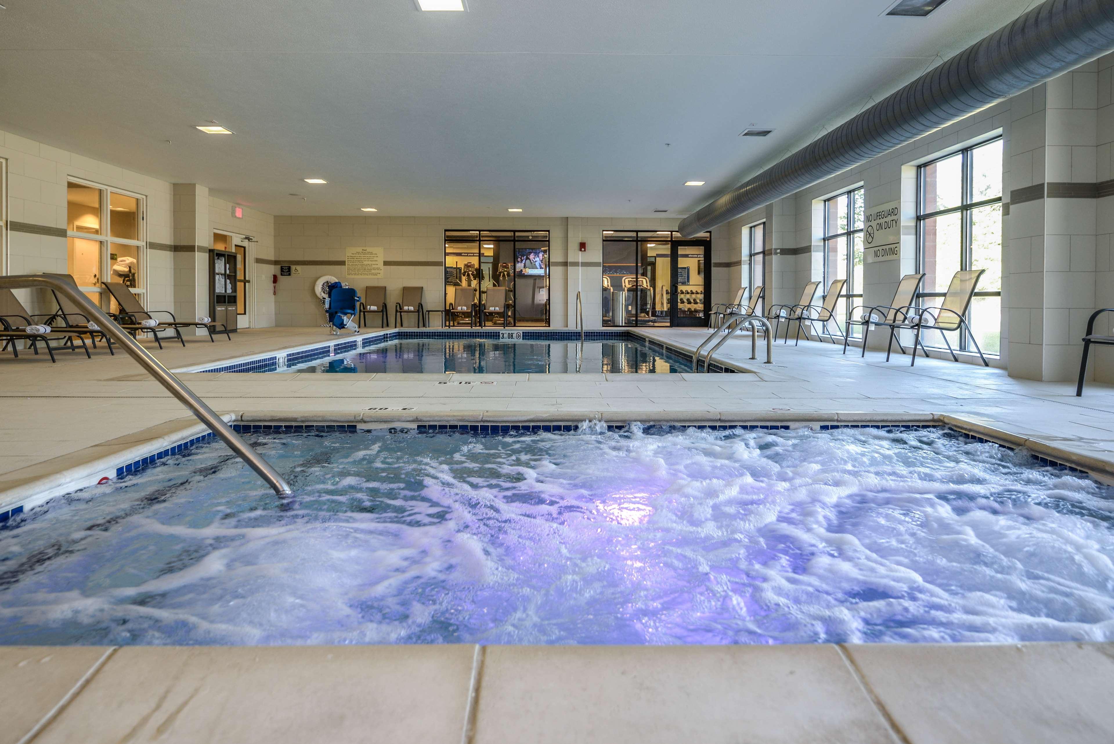 Vista Piscina Hampton Inn Brighton